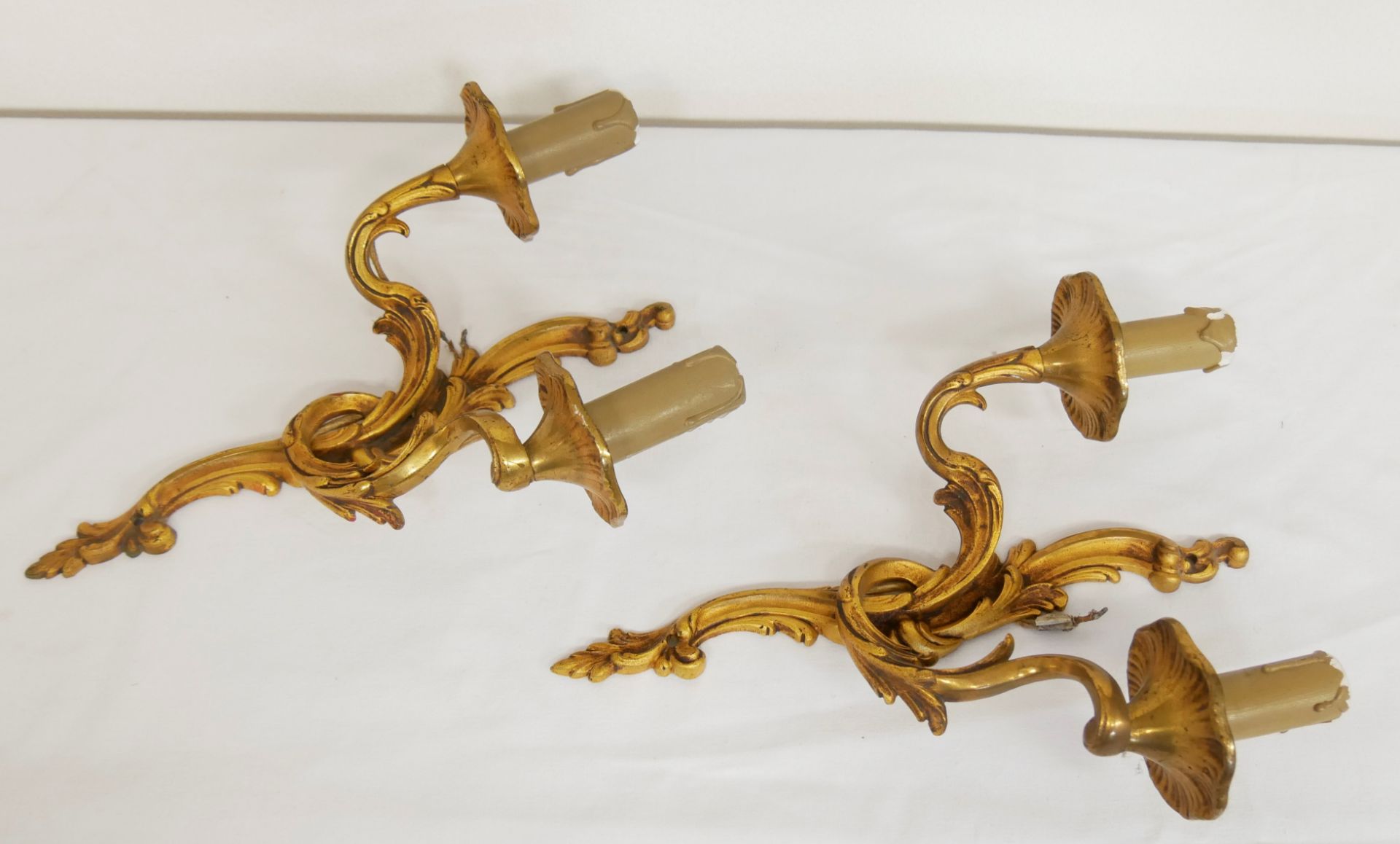 2 Jugendstil Bronze Wandlampen, feuervergoldet, 2-flammig, elektrifiziert. Höhe ca. 30 cm