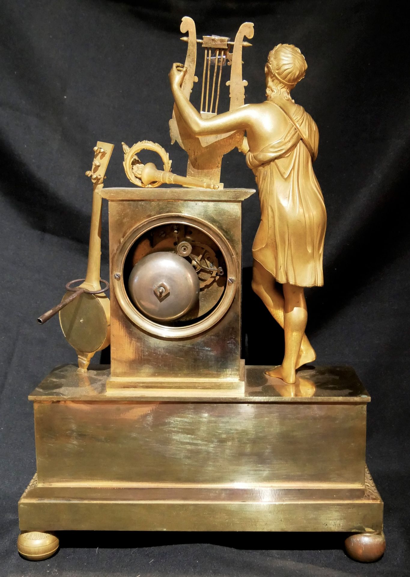 Große Pariser Empire Bronze Pendule um 1815/30. Jüngling mit Harfe. Funktion geprüft. Schönes - Bild 4 aus 7