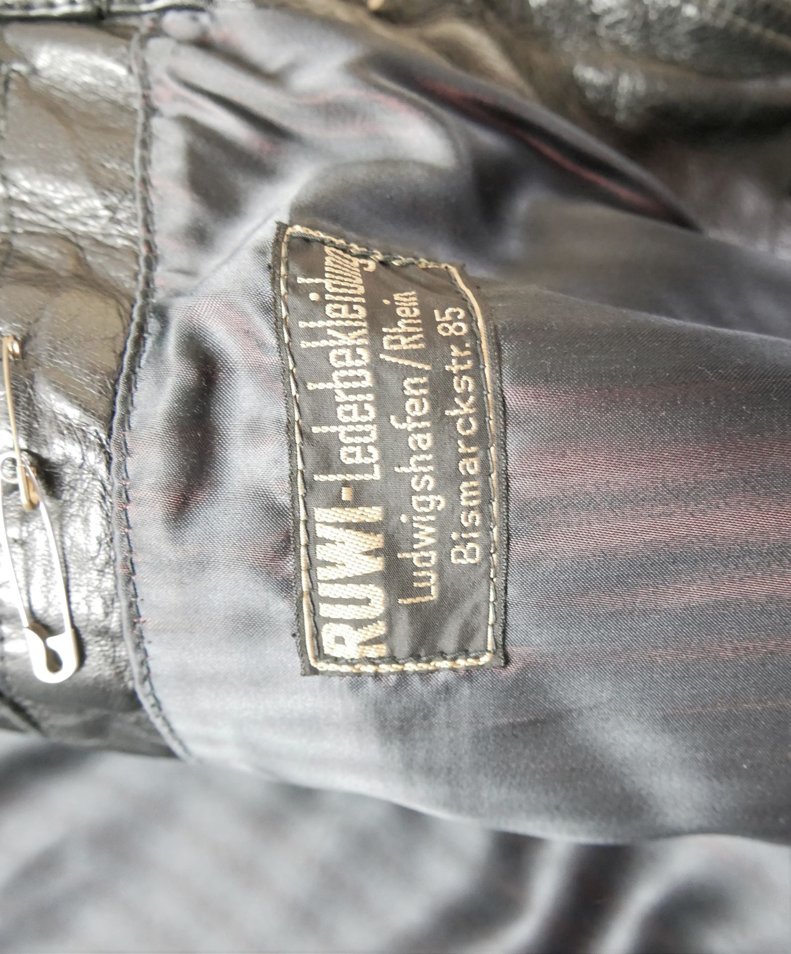 Lederjacket, Ruwi Lederbekleidung Ludwigshafen, Größe ca. XL sowie eine Jeans Levi Strauss & Co, - Bild 3 aus 3