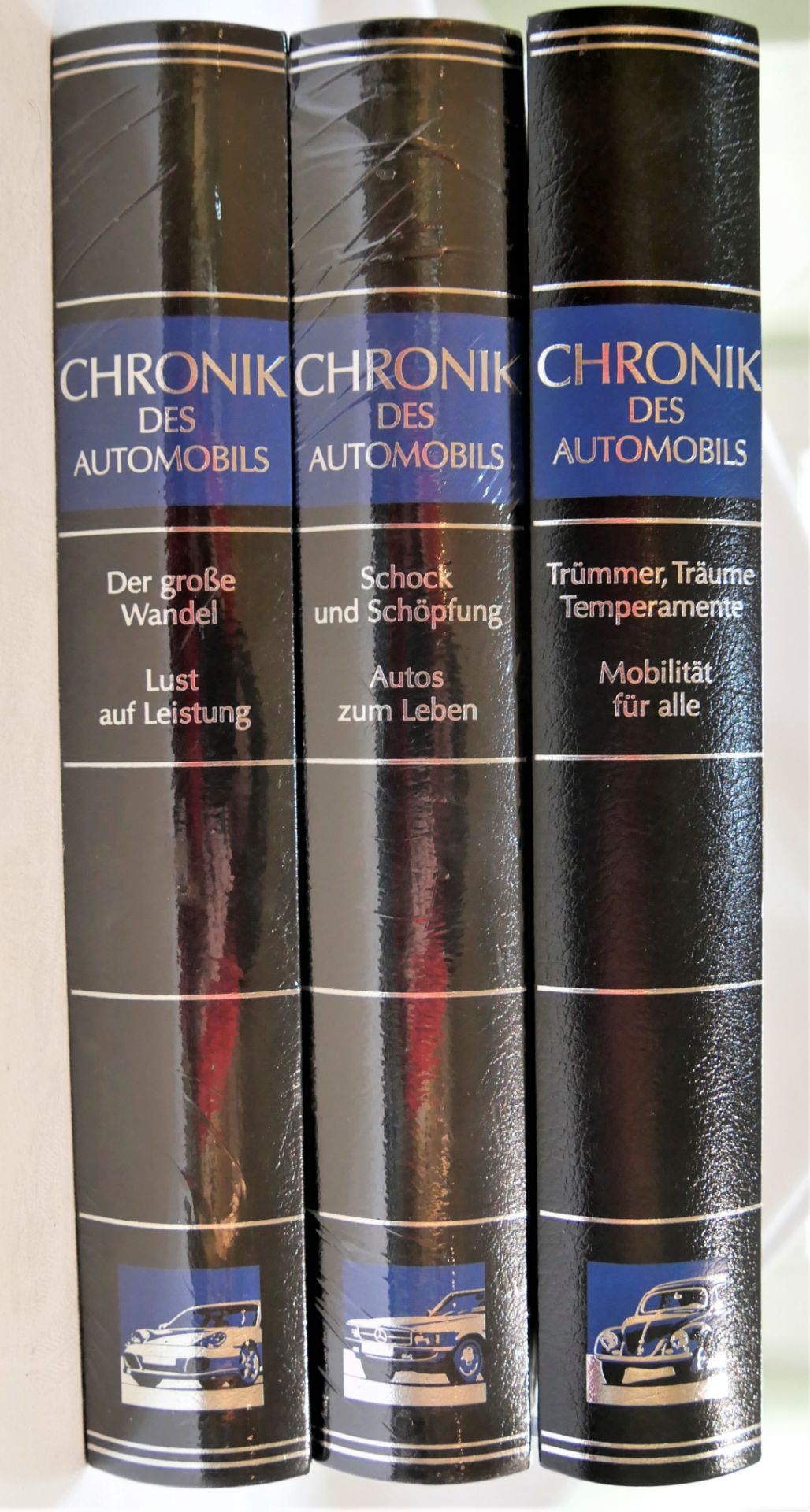 Chronik des Automobils, 3 Bände, 1946 - 2066, teilweise original verpackt in Folie