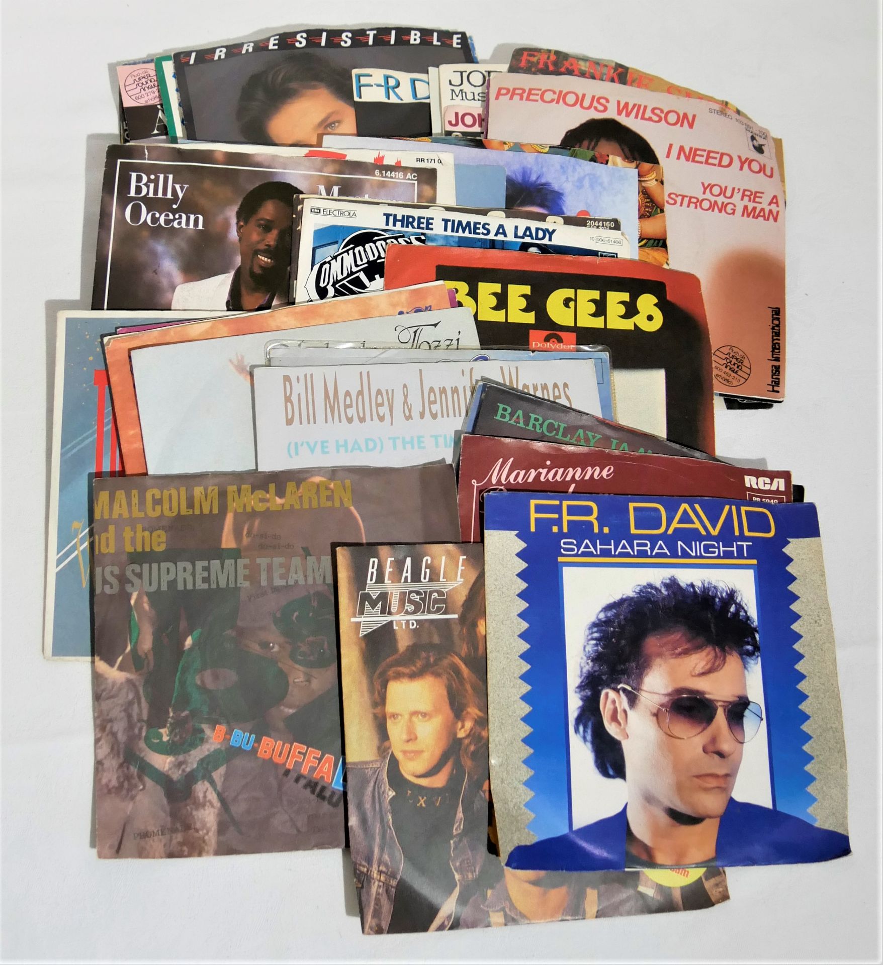 Kleines Lot Singles aus Haushaltsauflösung, dabei Bee Gees, Lancelot, Kenny Logan, etc.