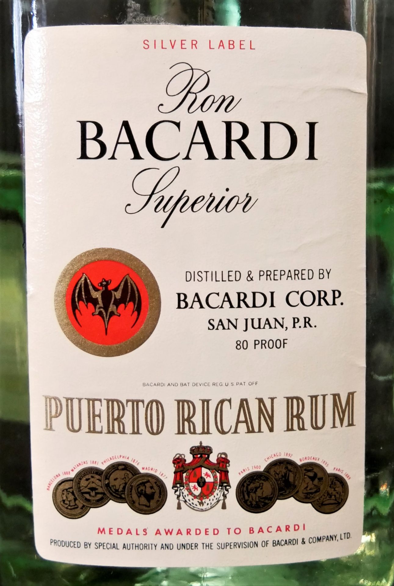 Ron Bacardi, Puerto Rican Rum, Half Gallon - Built in Pourer, Silver Label. Henkelflasche - Bild 2 aus 3