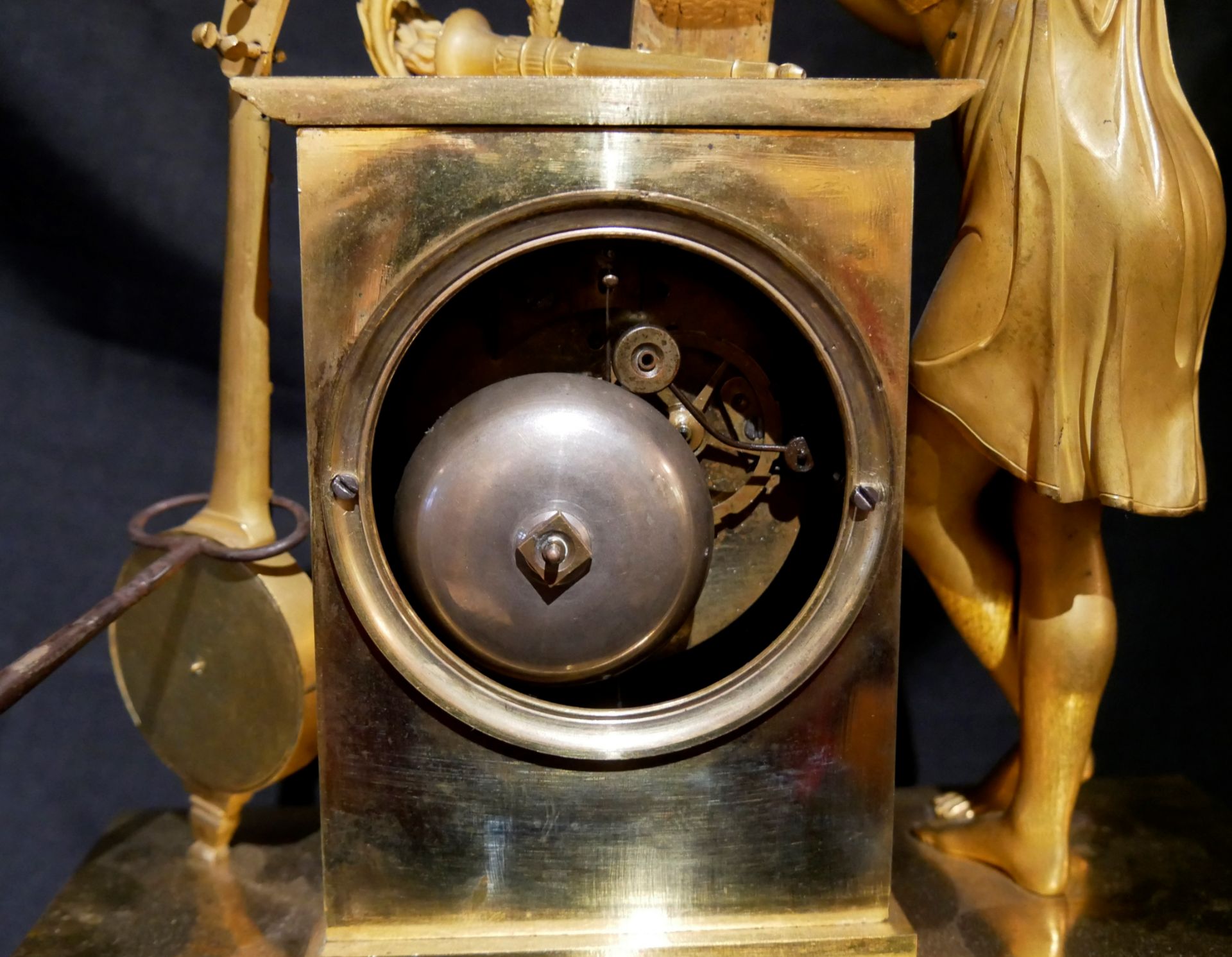 Große Pariser Empire Bronze Pendule um 1815/30. Jüngling mit Harfe. Funktion geprüft. Schönes - Bild 5 aus 7