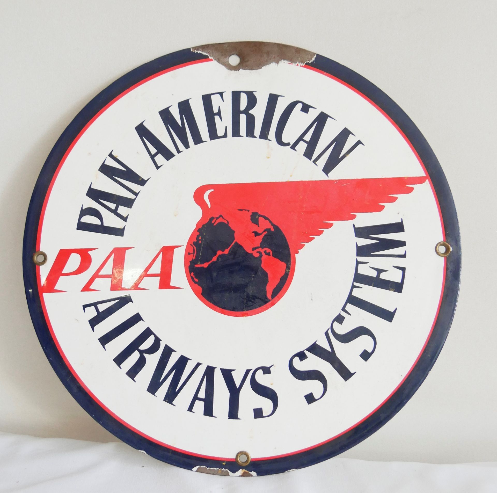 Emaille - Schild USA, 40er Jahre PAN AMERICAN - AIRWAYS System. Am Rand mit Abplatzungen.