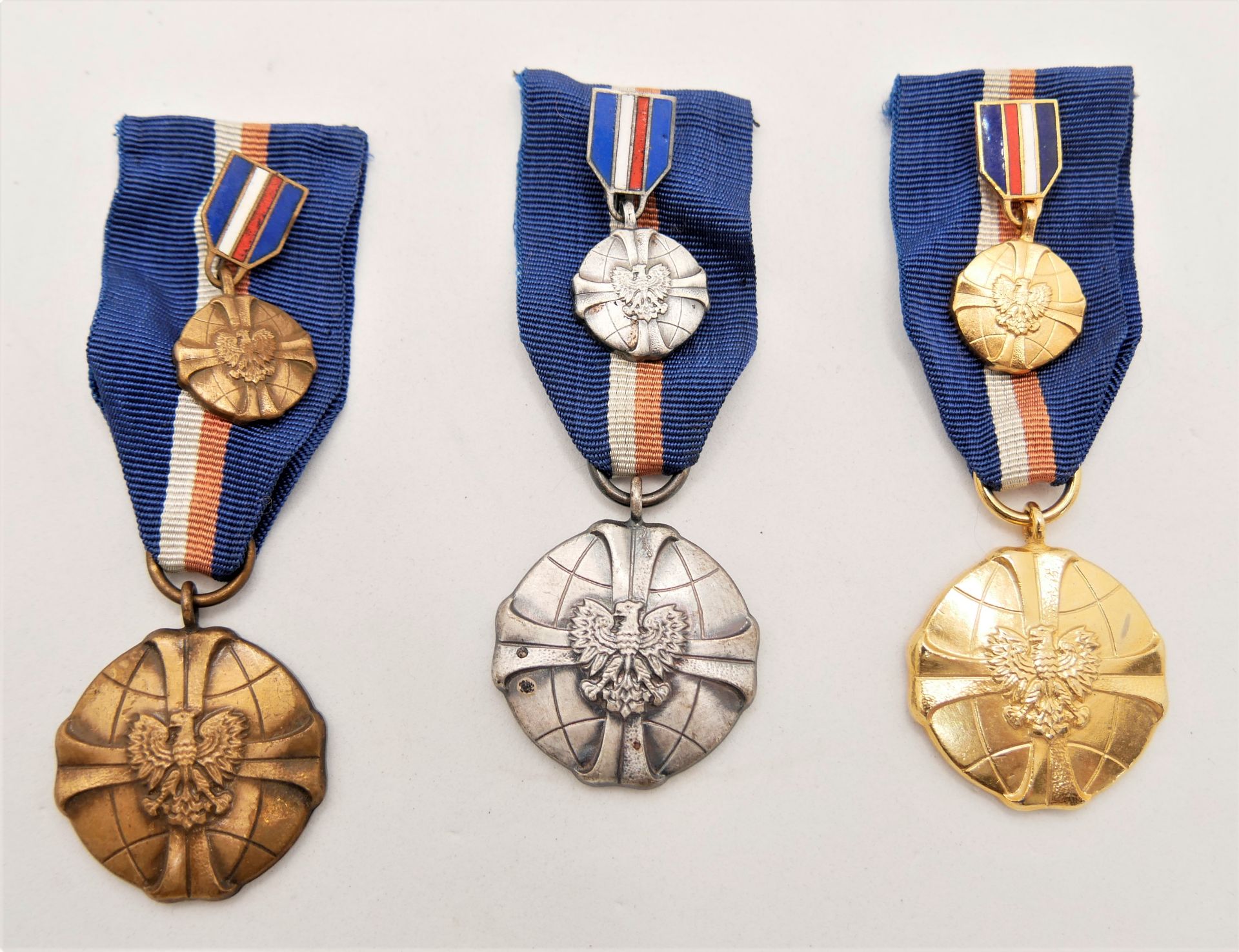 Lot Polen Verdienstmedaillen 2. Weltkrieg "Polonia Macierza", alle 3 Stufen: Bronze, Silber und Gold