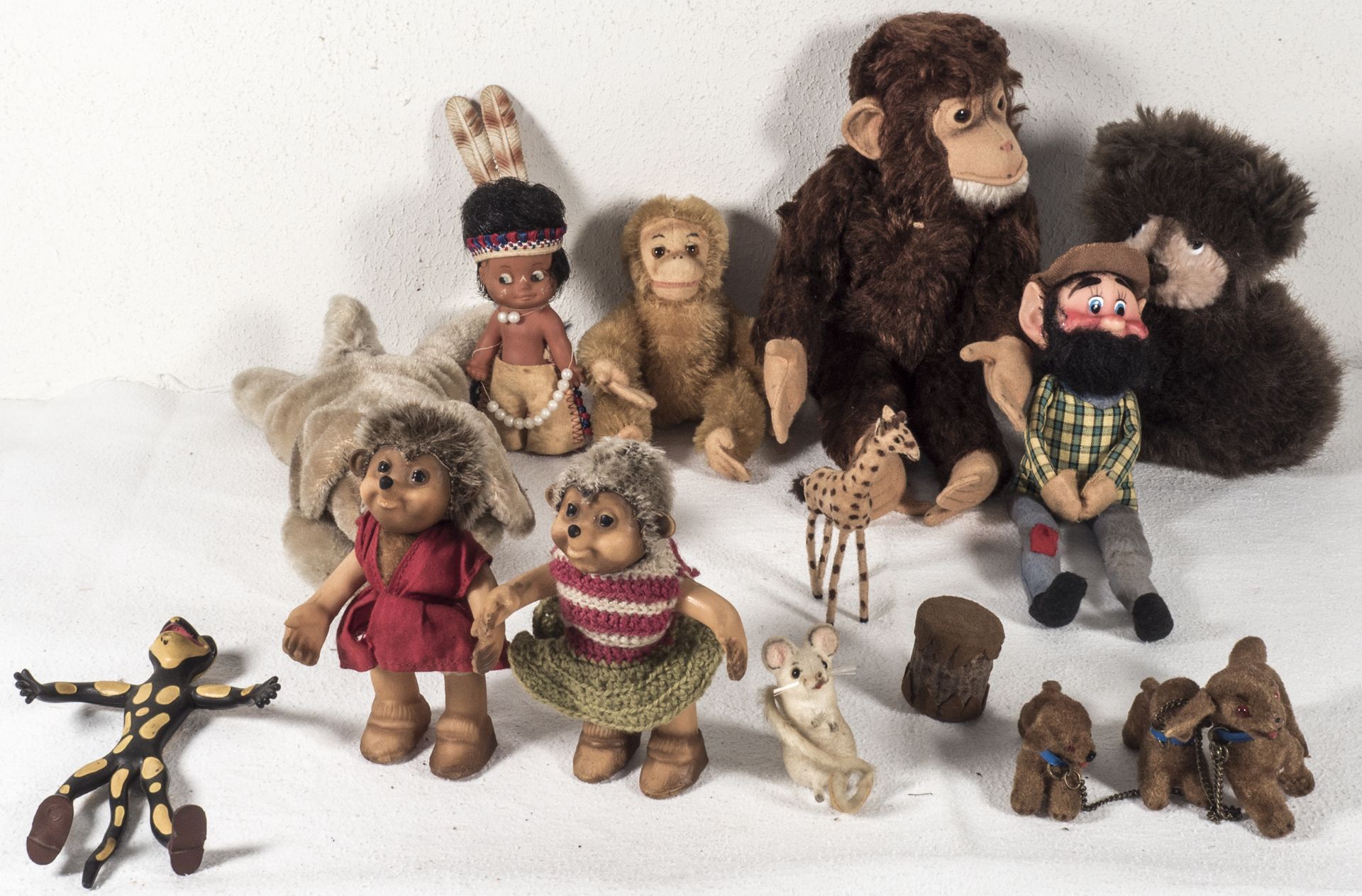 Konvolut Plüschfiguren, dabei Steiff, Mecki etc.