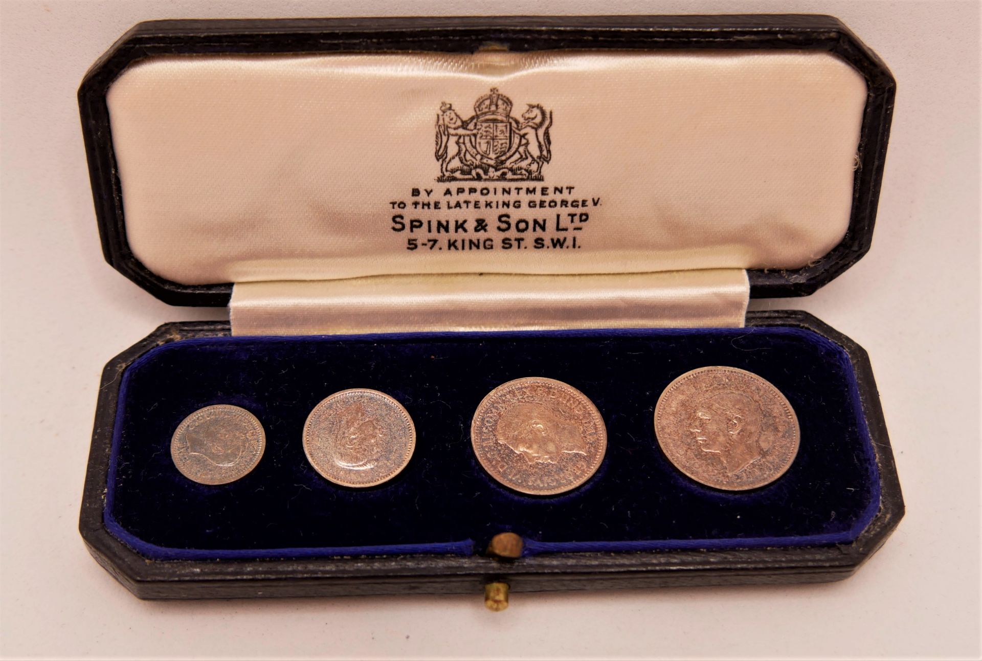 Maundy Money Coin Set 1943 in Original Kästchen. Spink & Son.