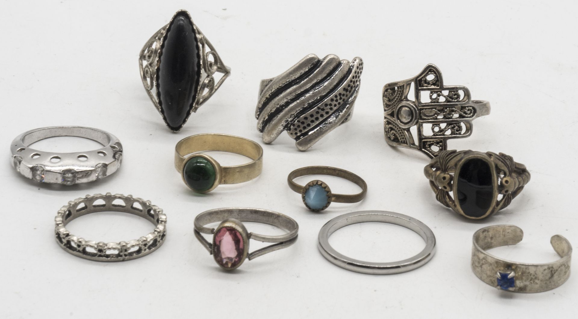 Lot Modeschmuck - Ringe. Verschiedene Modelle und Größen.