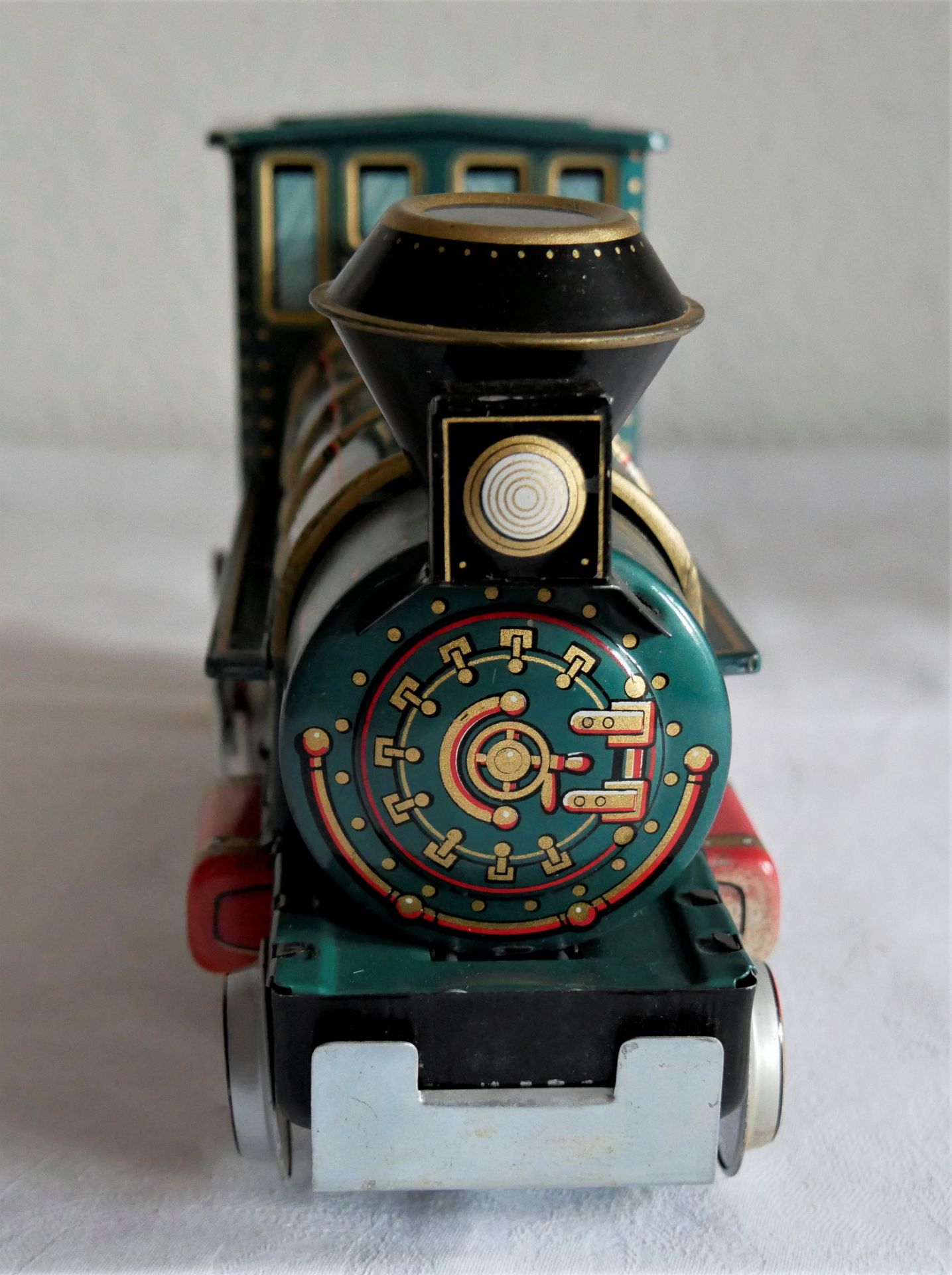 Alte batteriebetriebene Lokomotive Spielzeug Japan. Patent Nr. 557116,701170,24962. Rammschutz sowie - Bild 3 aus 3