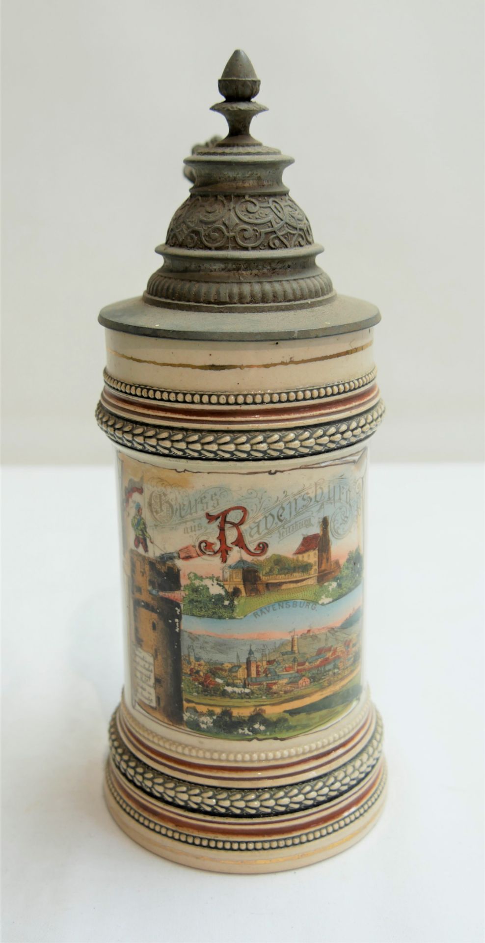 alter Bierkrug mit Daumendrücker. Motiv: Gruss aus Ravensburg. Maße mit Deckel: Höhe ca. 24 cm - Bild 2 aus 3