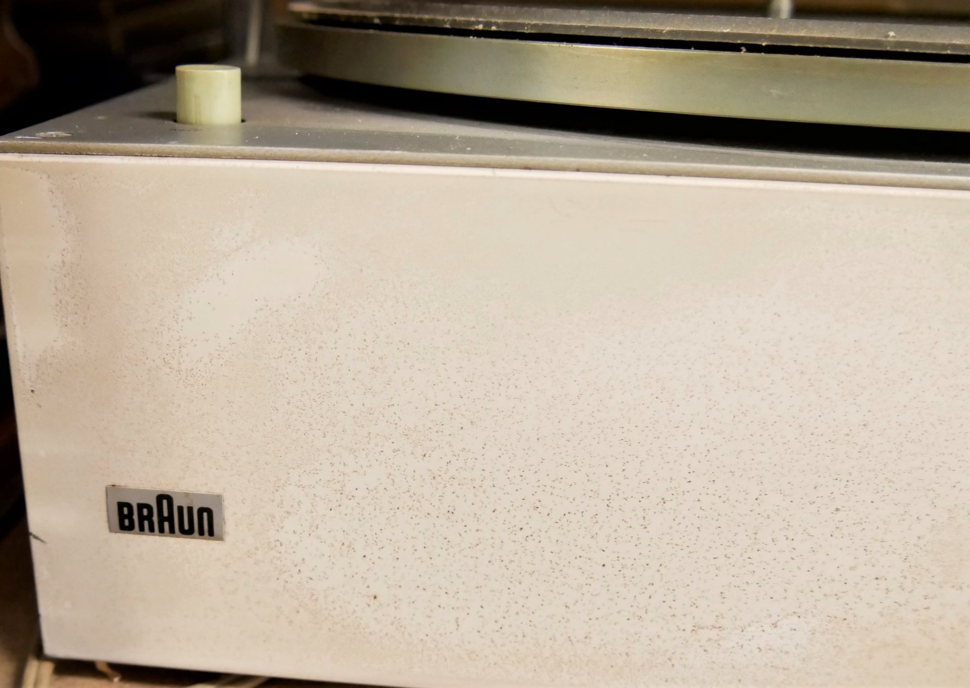 Schallplattenspieler von Braun, dabei auch 2 Boxen der Marke Braun. Maße je Box: höhe ca. 28 cm, - Bild 3 aus 3