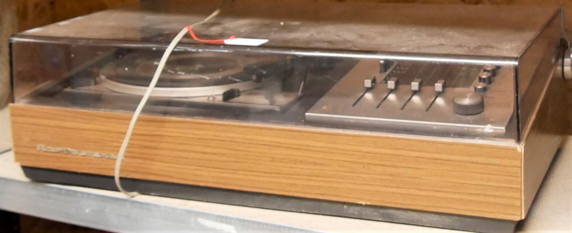 Rosita Stereo Plattenspieler, dual. Funktion nicht geprüft. Maße: Länge ca. 67 cm, höhe ca. 20 cm,