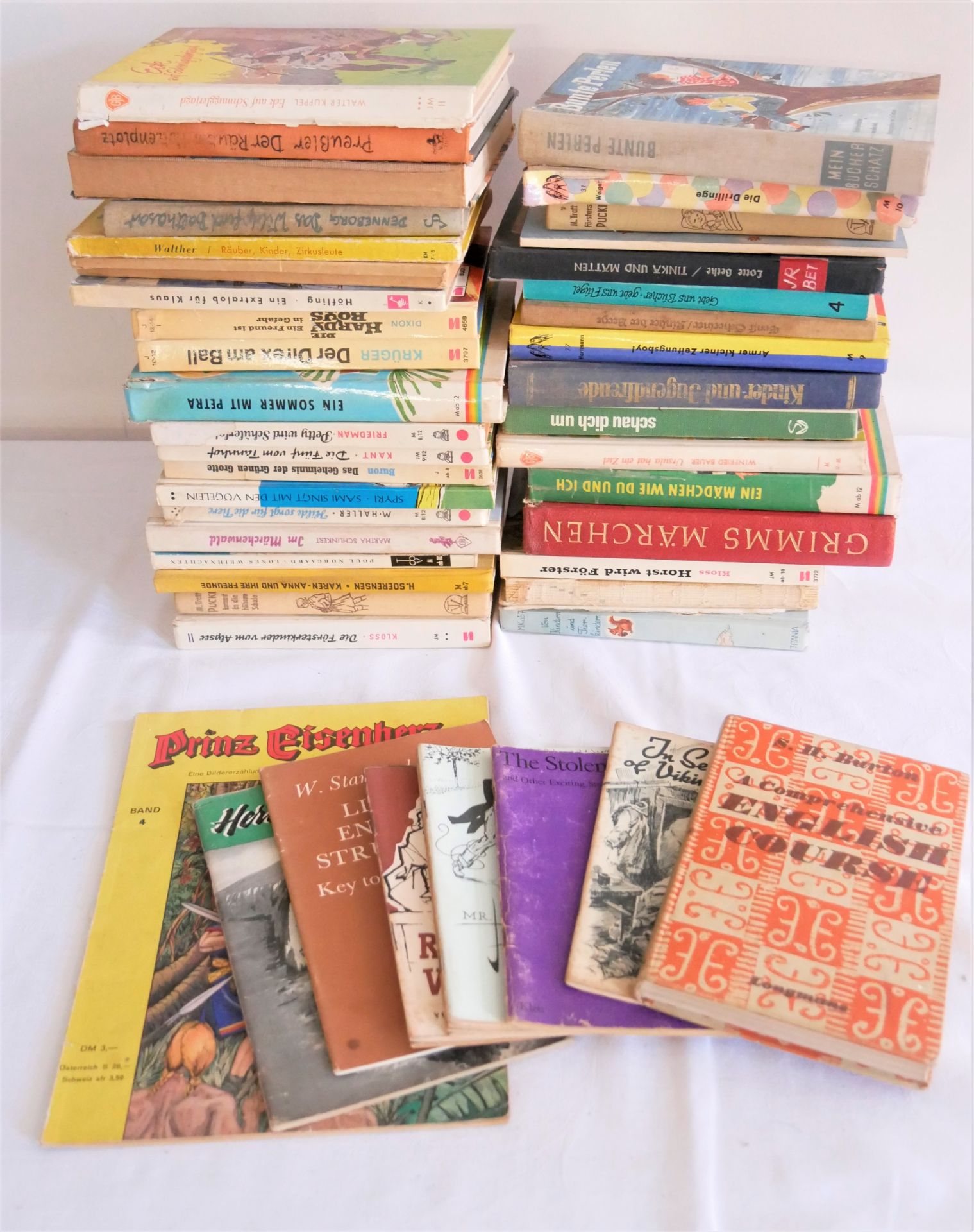 großes Lot Kinder- und Jugendbücher, dabei z.B. "Prinz Eisenherz", "Rübezahl" etc., meist 50er und