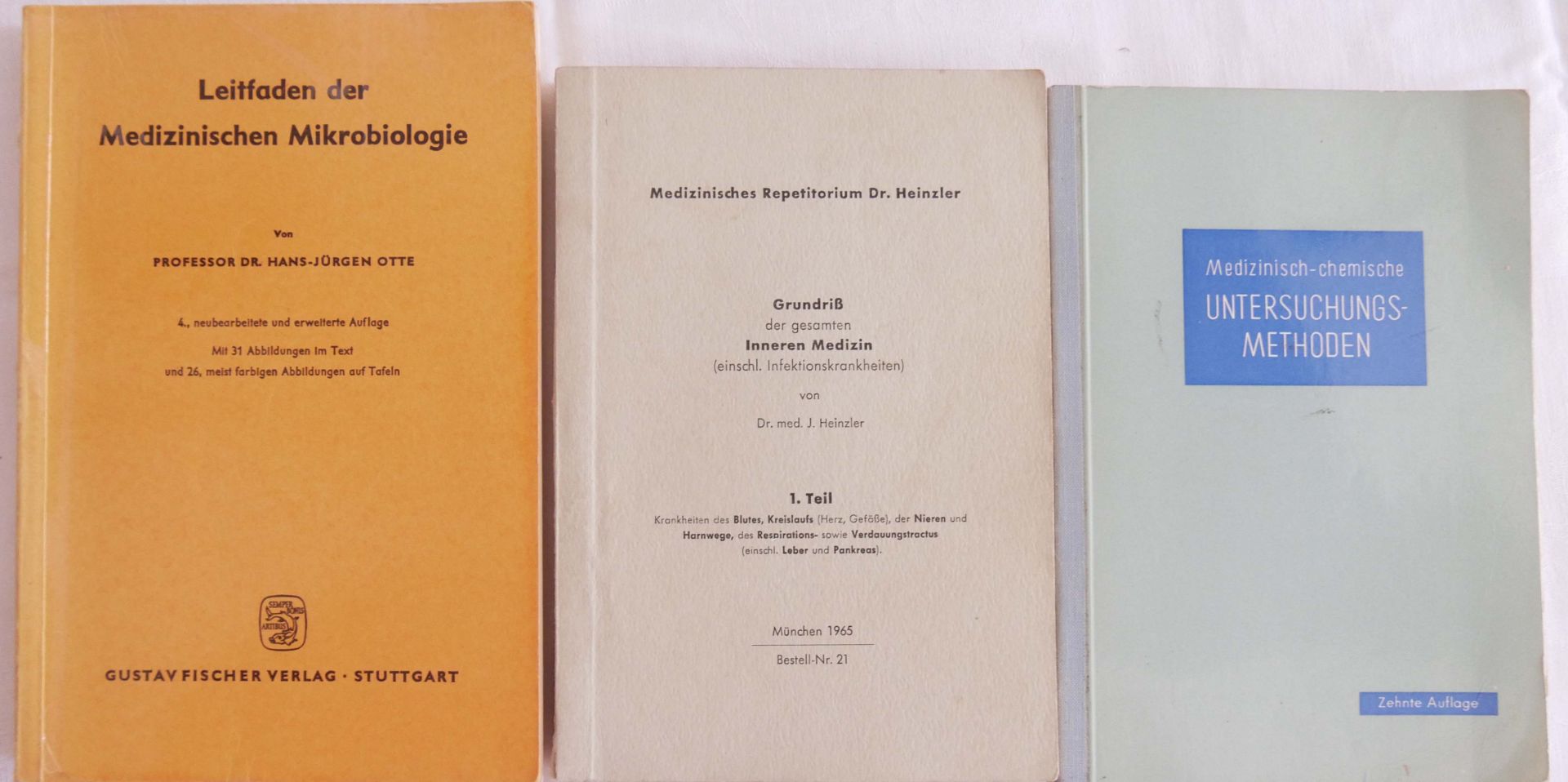 Lot Bücher, dabei: Leitfaden der medizinischen Mikrobiologie, Medizinisches Repetitorium Dr.