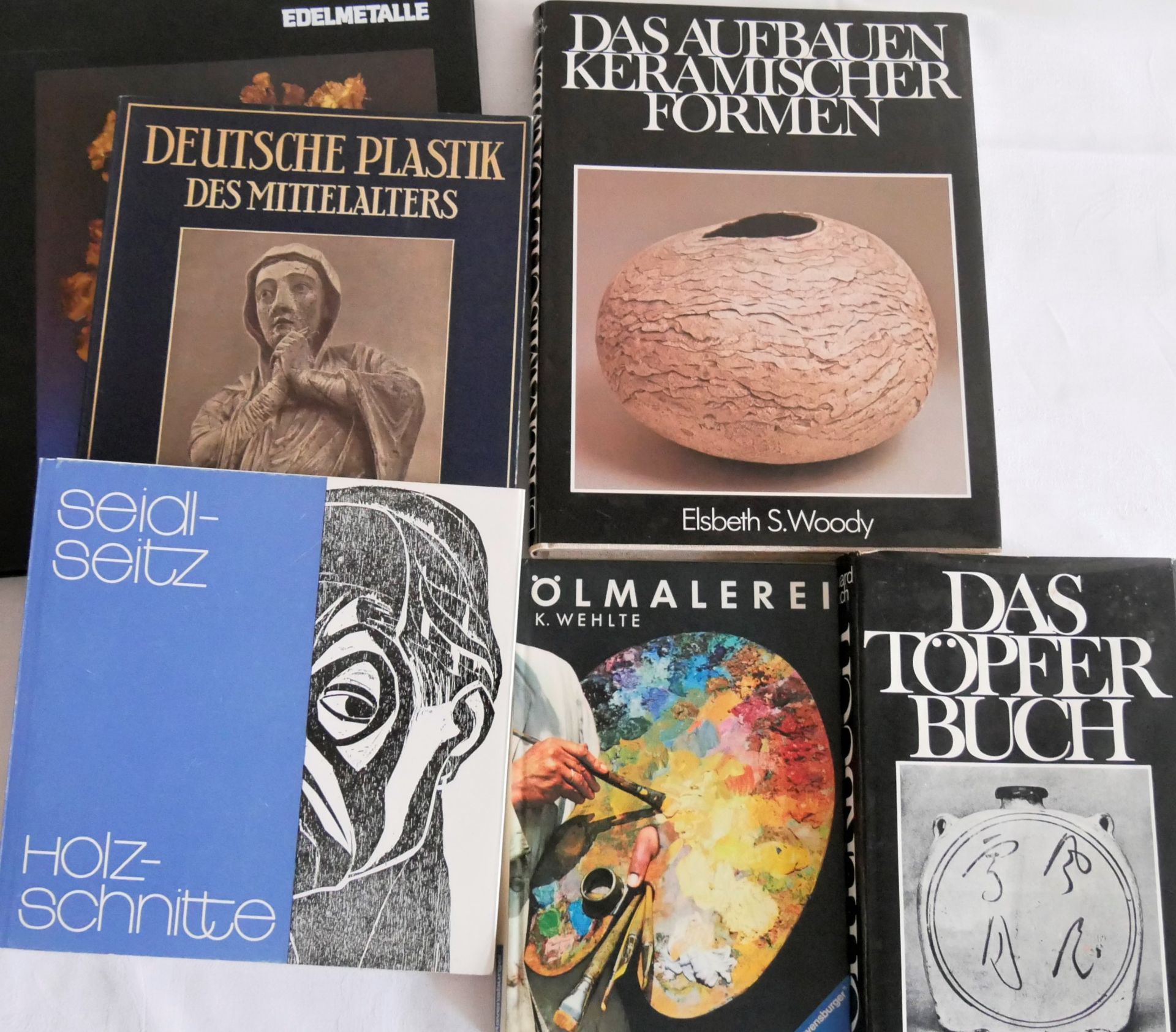 Lot Bücher zum Thema Kunst, dabei Edelmetalle, Das Töpfer Buch, Ölmalerei, etc. insgesamt 6 Stück.