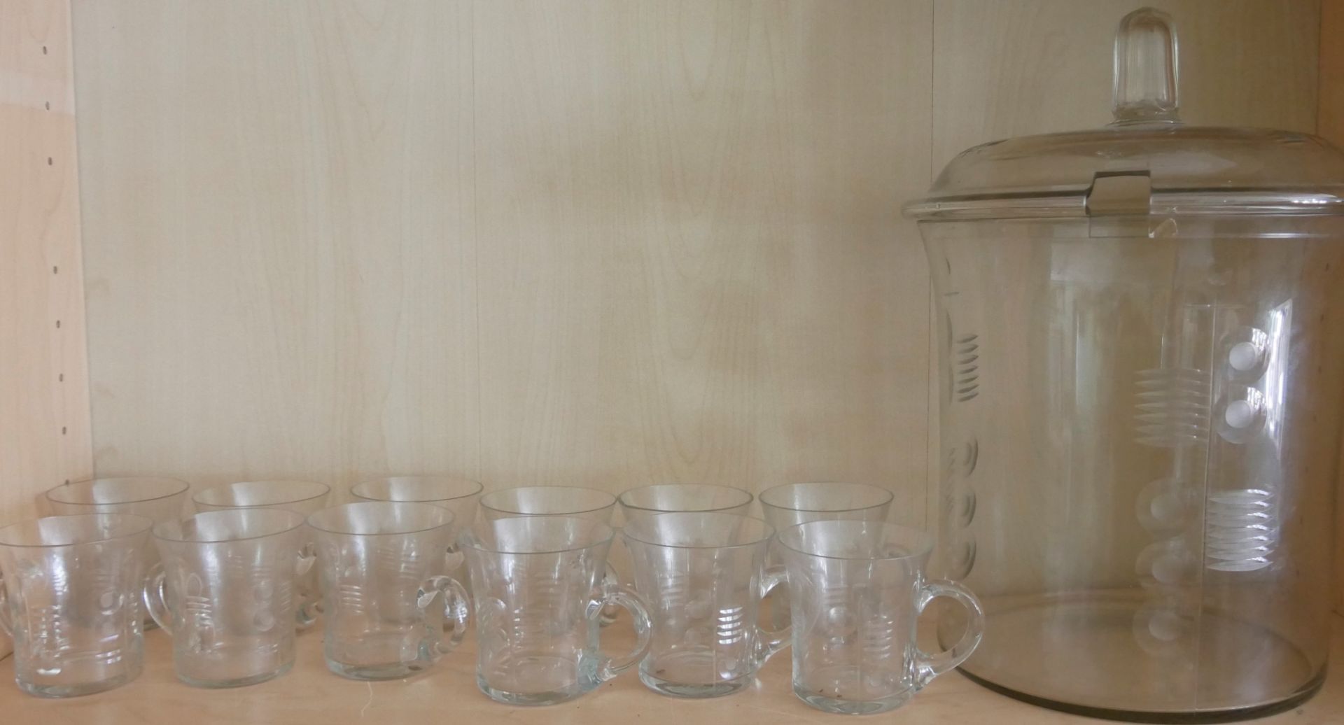 Bowle Set bestehend aus 1 Bowlegefäß Höhe ca. 35 cm sowie 12 Bowle Gläser, geschliffen