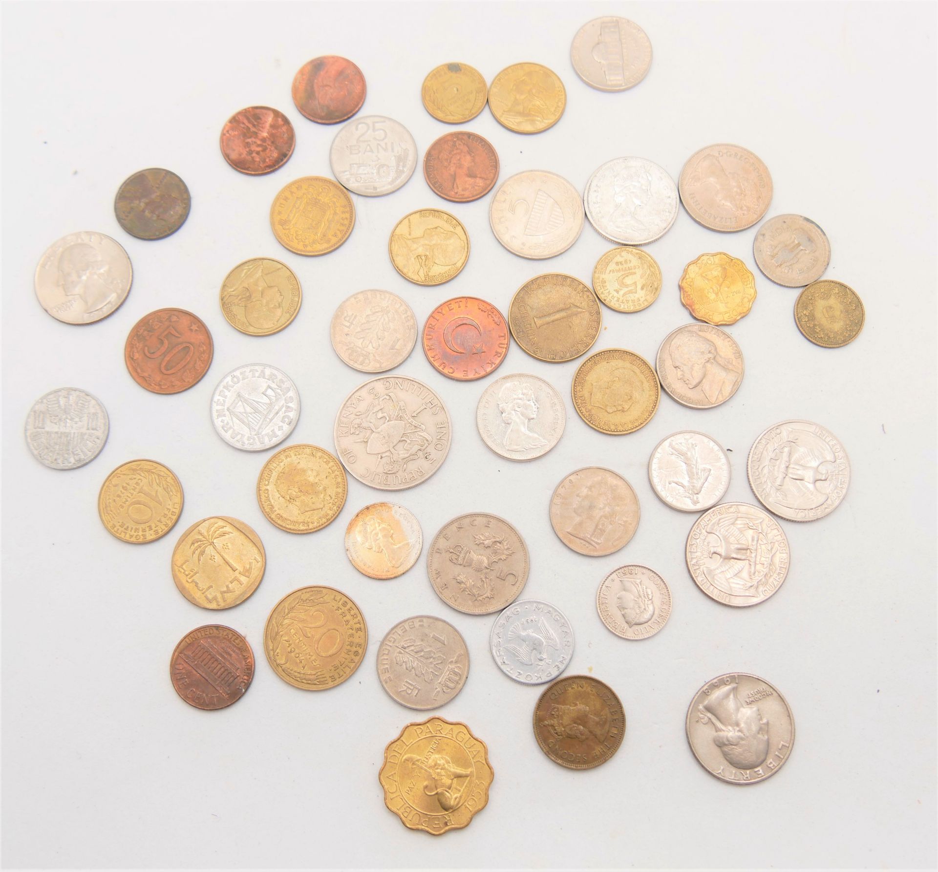 Lot Münzen aus aller Welt, dabei USA, Kanada, Türkei, Paraguay, Kenia u.v.n. Bitte besichtigen. - Image 2 of 2