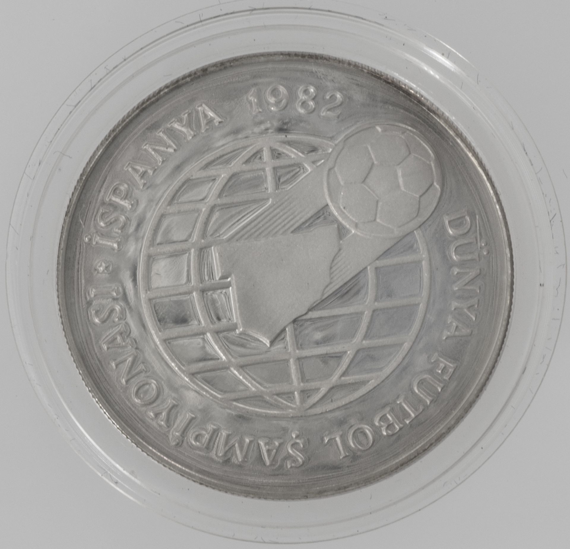 Türkei 1982, 500 Lira - Silbermünze "Fußball WM in Spanien". KM: 952. Erhaltung: stgl. Etwas