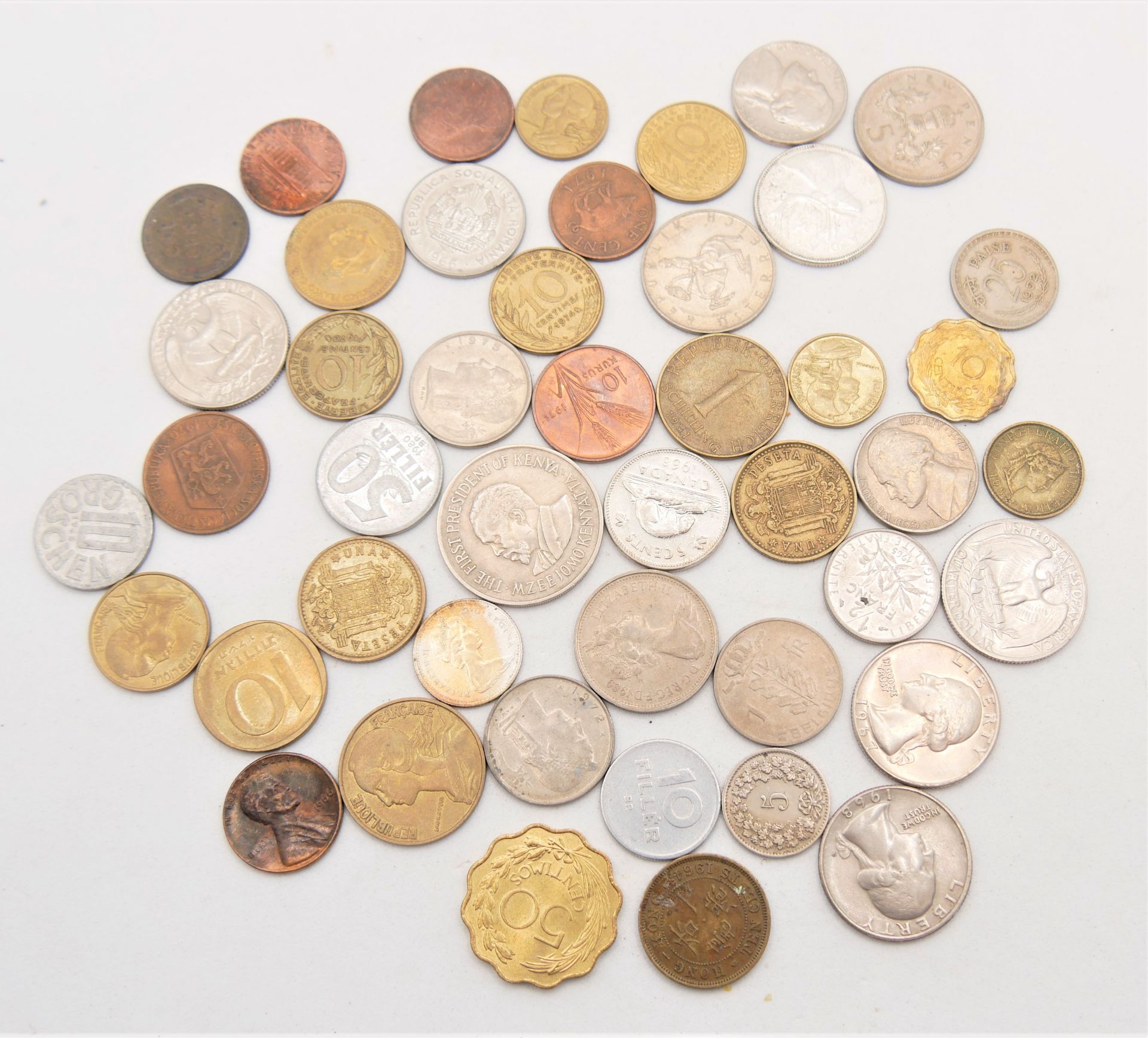 Lot Münzen aus aller Welt, dabei USA, Kanada, Türkei, Paraguay, Kenia u.v.n. Bitte besichtigen.