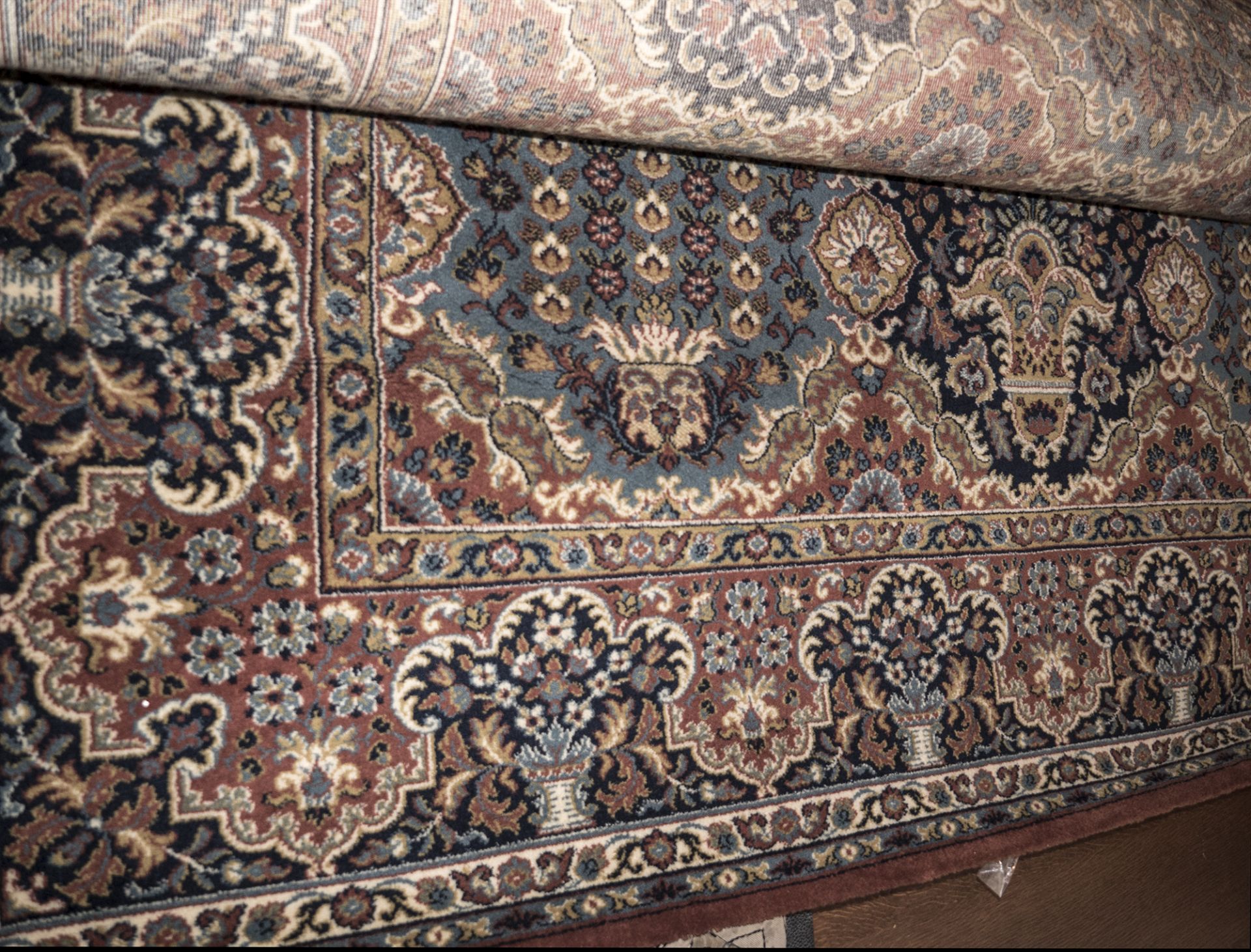 Teppich, orientalisches Muster, Schurwolle. Maße: ca. 200 cm x ca. 300 cm.