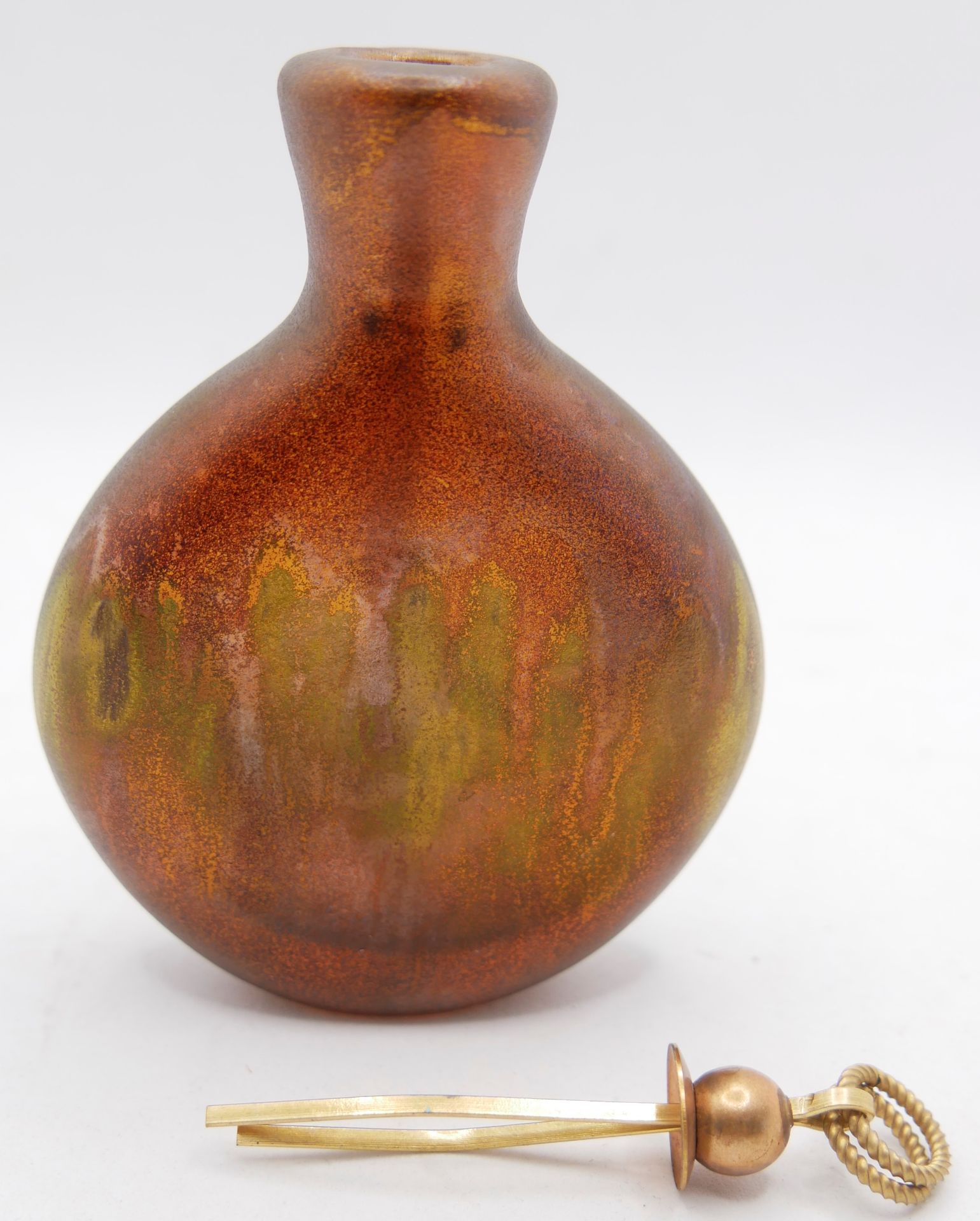 Schnupftabakflasche Glas aus Sammlung, Bixl, rot/gold mit Stöpsel. Bayrischer Wald. Höhe ca. 10,5 - Bild 2 aus 2