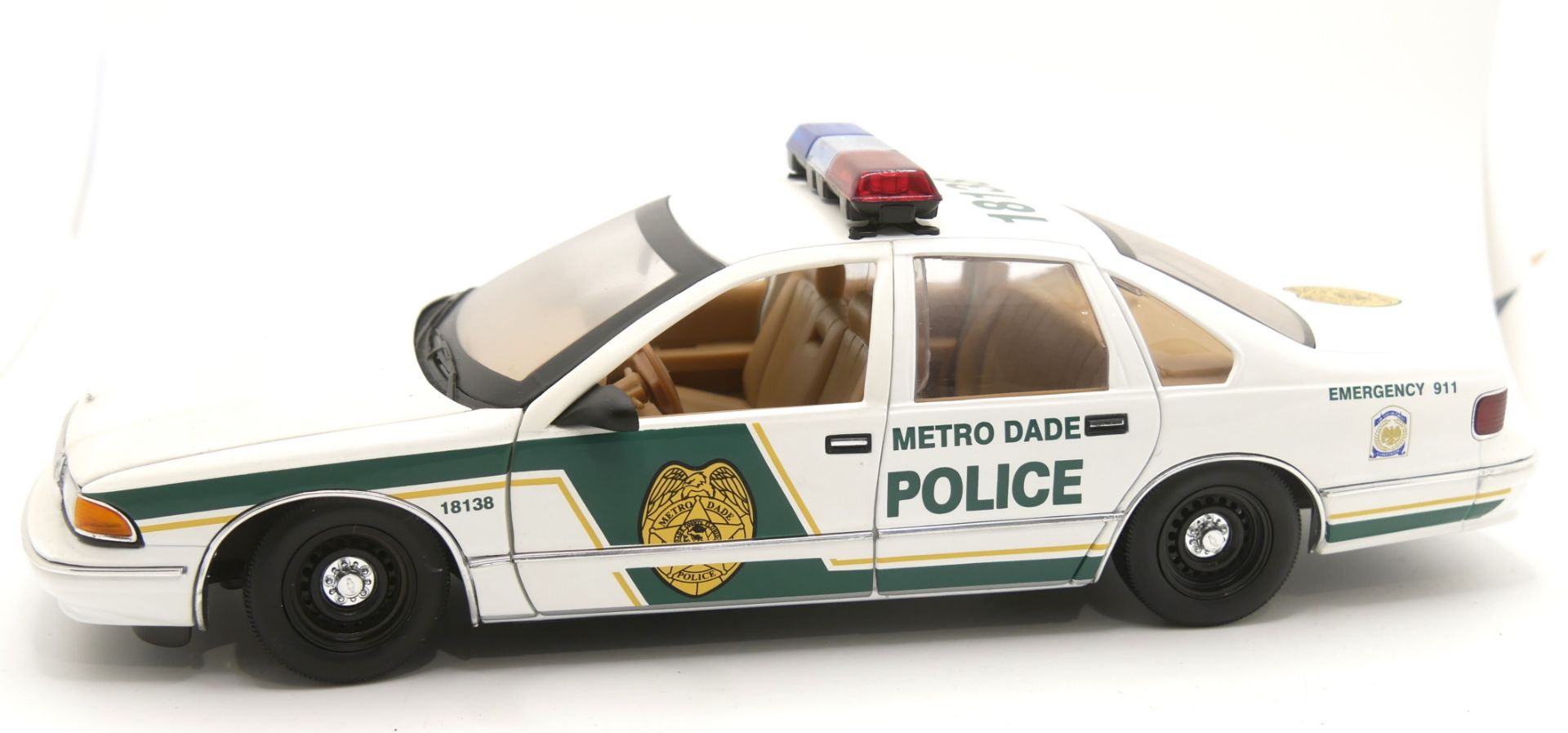 Aus Sammelauflösung! Chevrolet Caprice, "Metro Dade Police" weiß, grün. Modellauto UT Models.