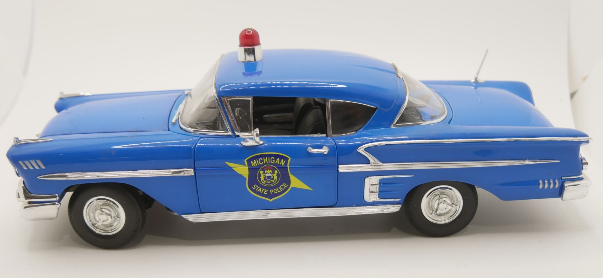 Aus Sammelauflösung! 1958 Chevrolet Impala, "Michigan State Police" blau metallic. Modellauto