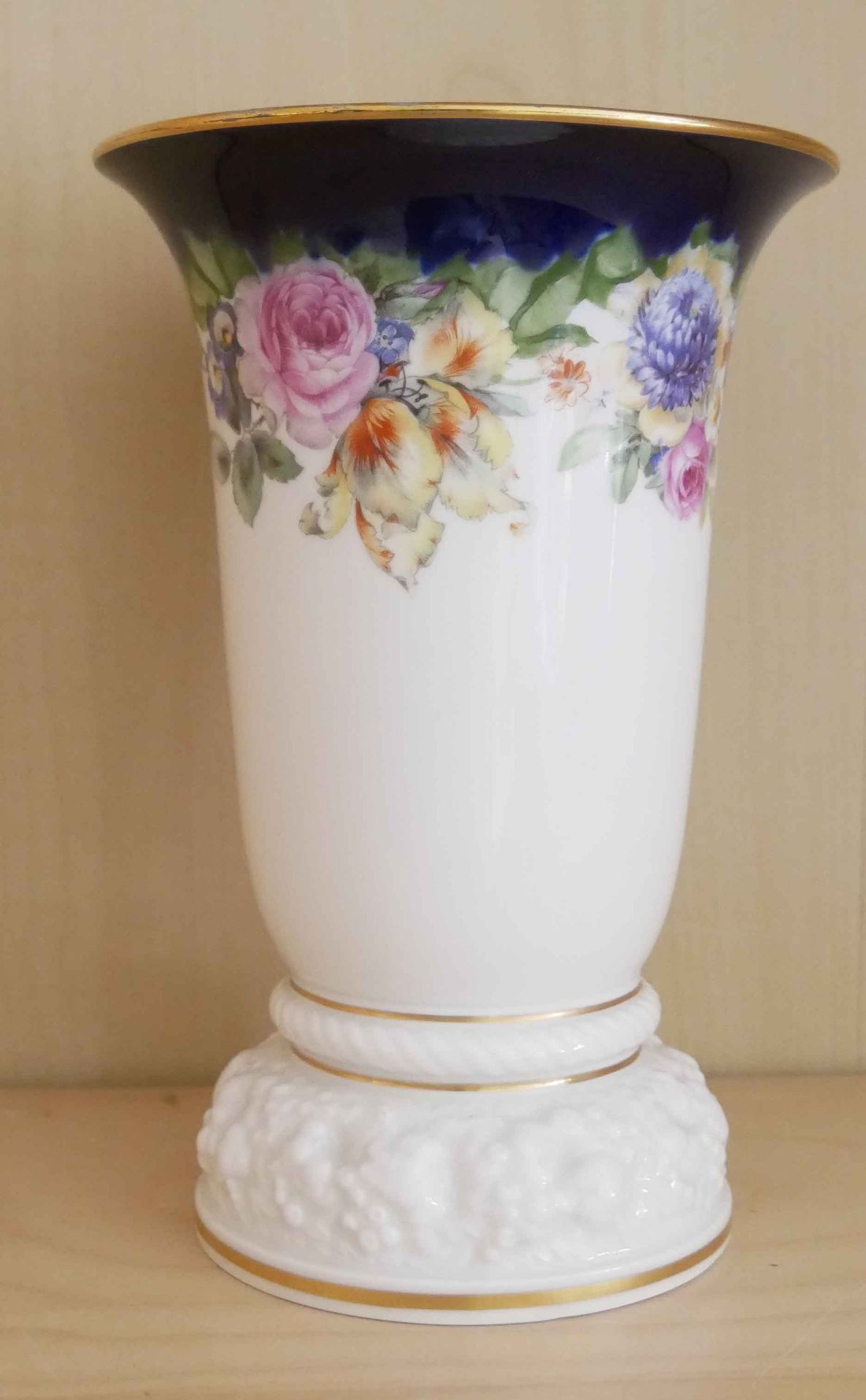 Porzellan Vase, Rosenthal, Maria Weiß mit floralen Design und Goldrand. Höhe ca.20 cm. Guter