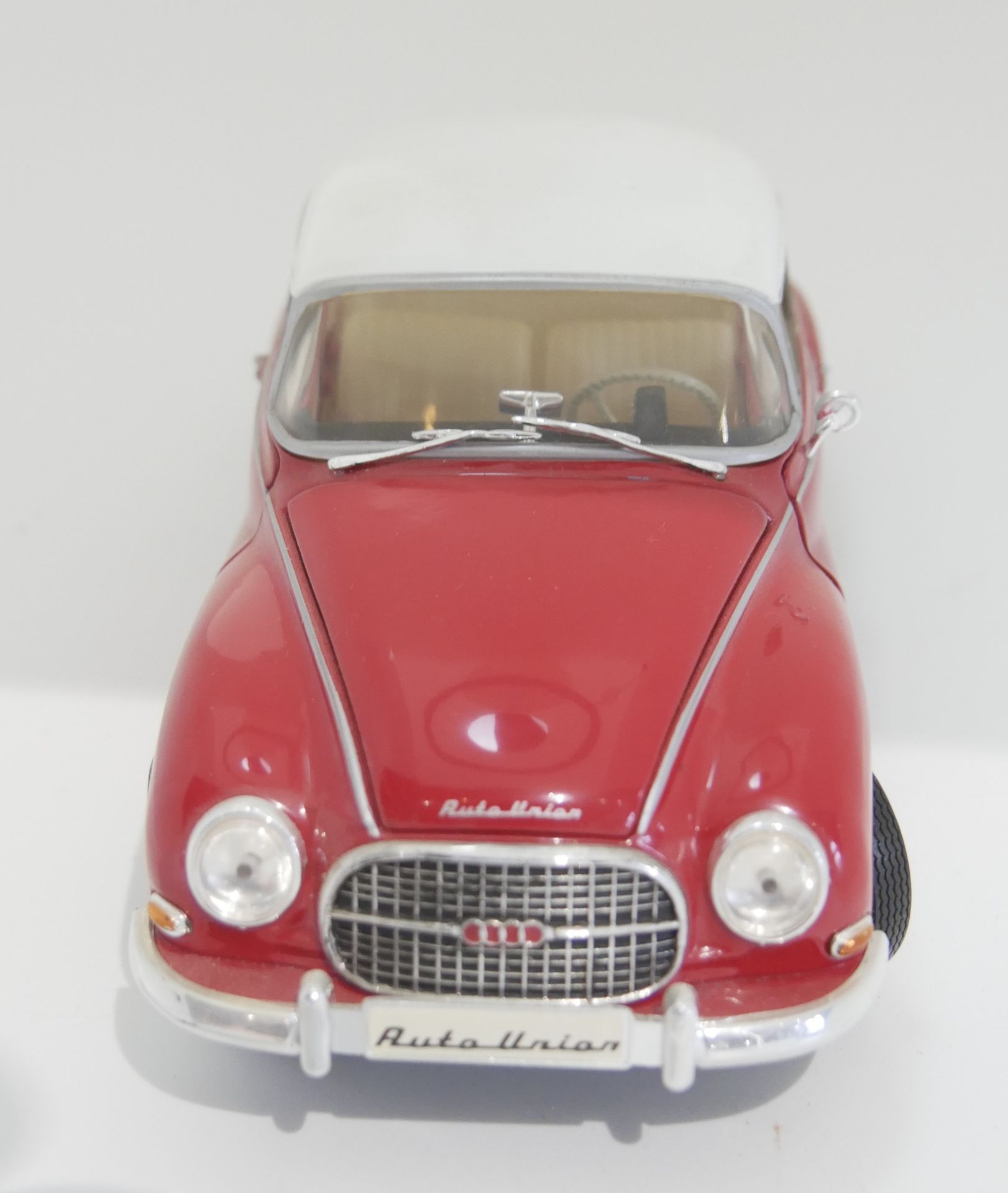 Aus Sammelauflösung! Auto Union 1000 S, rot metallic, weiß. Modellauto Revell AG 1999. Maßstab 1:18, - Image 3 of 4