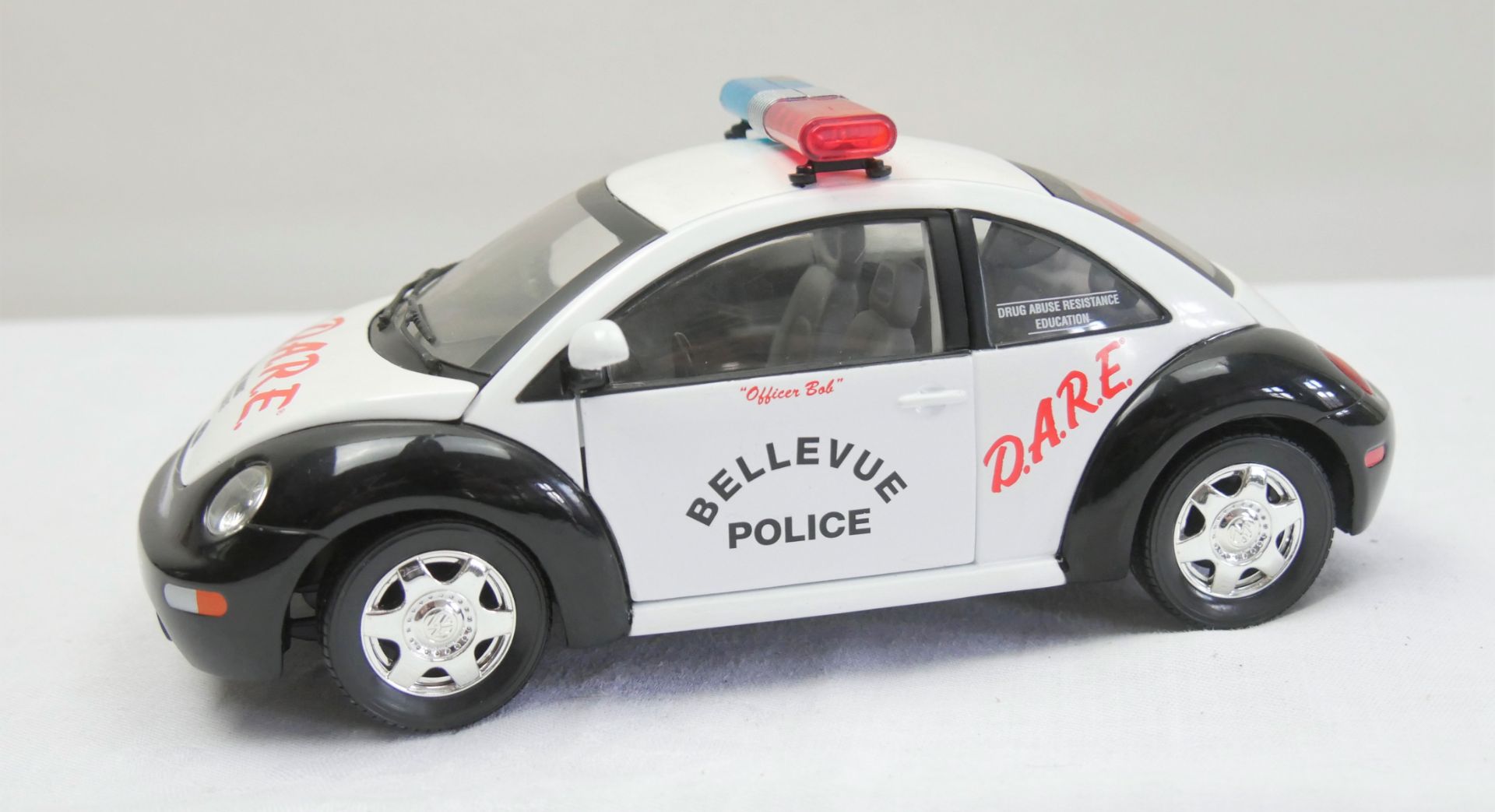 Aus Sammelauflösung! 1999 Volkswagen Beetle, "Officer Bob Bellevue Police" schwarz, weiß, Modellauto