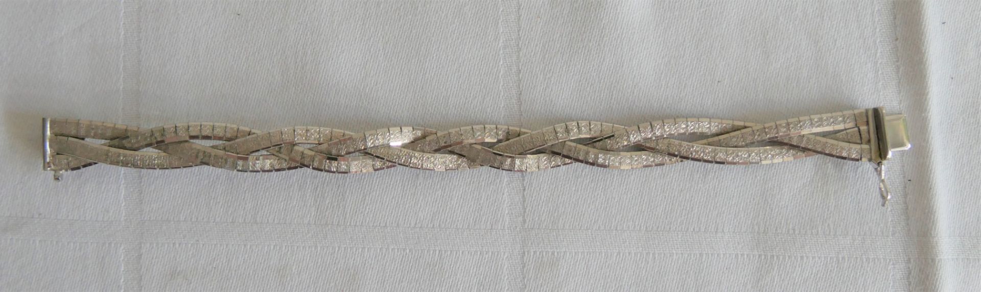 Armband, 835er Silber gepunzt, Länge ca. 20 cm.