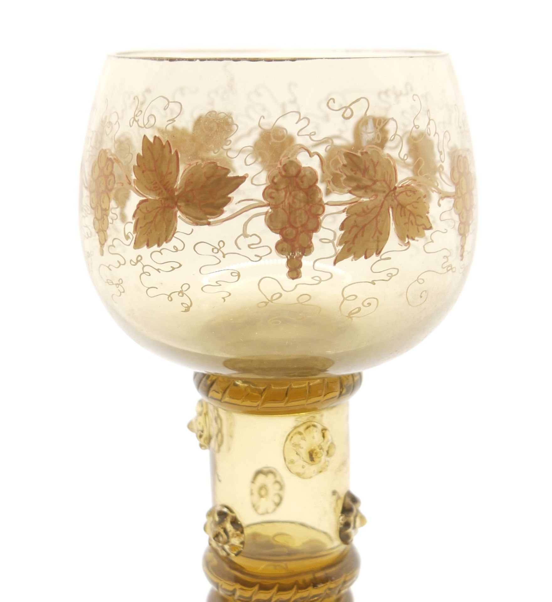 Weinrömer mit aufgesetzten Noppen und Goldbemalung um 1900. Höhe ca. 16,5 cm. Guter Zustand. - Bild 2 aus 2