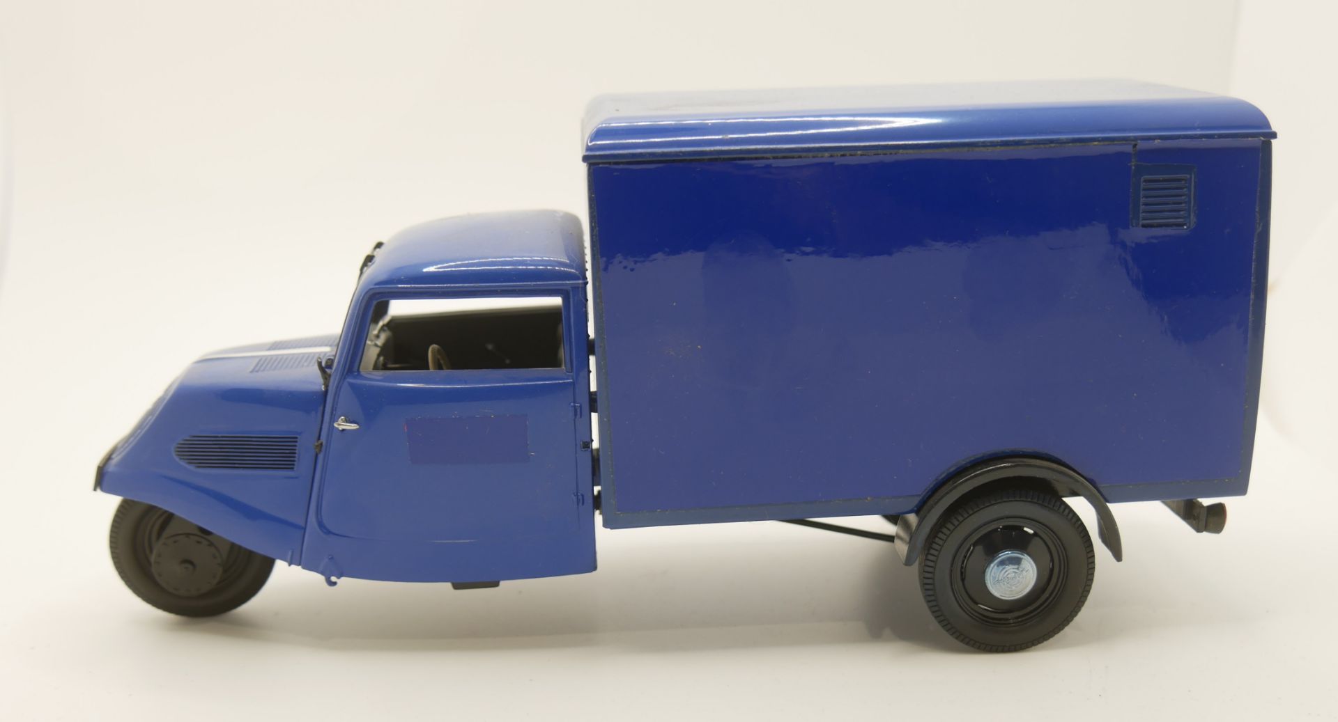 Aus Sammelauflösung! Tempo Hanseat 1950-1952, blau, Modellauto Pauls Model Art MiniChamps. Maßstab