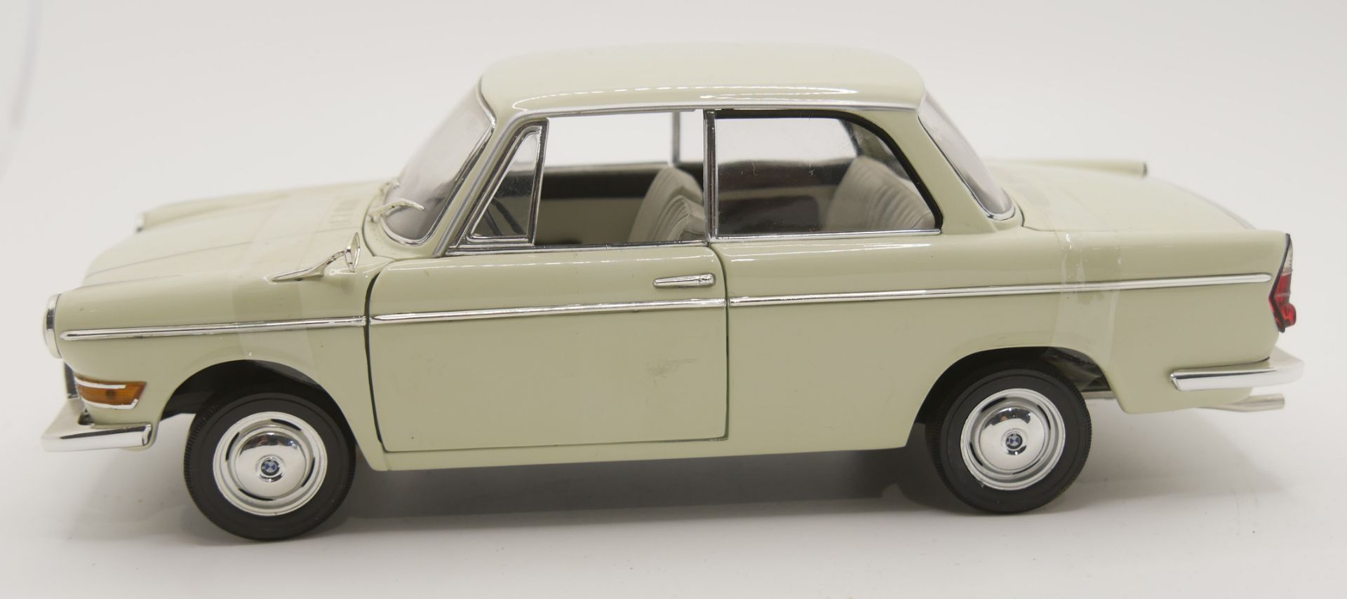 Aus Sammelauflösung! 1962 BMW LS Luxus. Modellauto. Maßstab 1:18, Türen, Kofferraum und Motorhaube