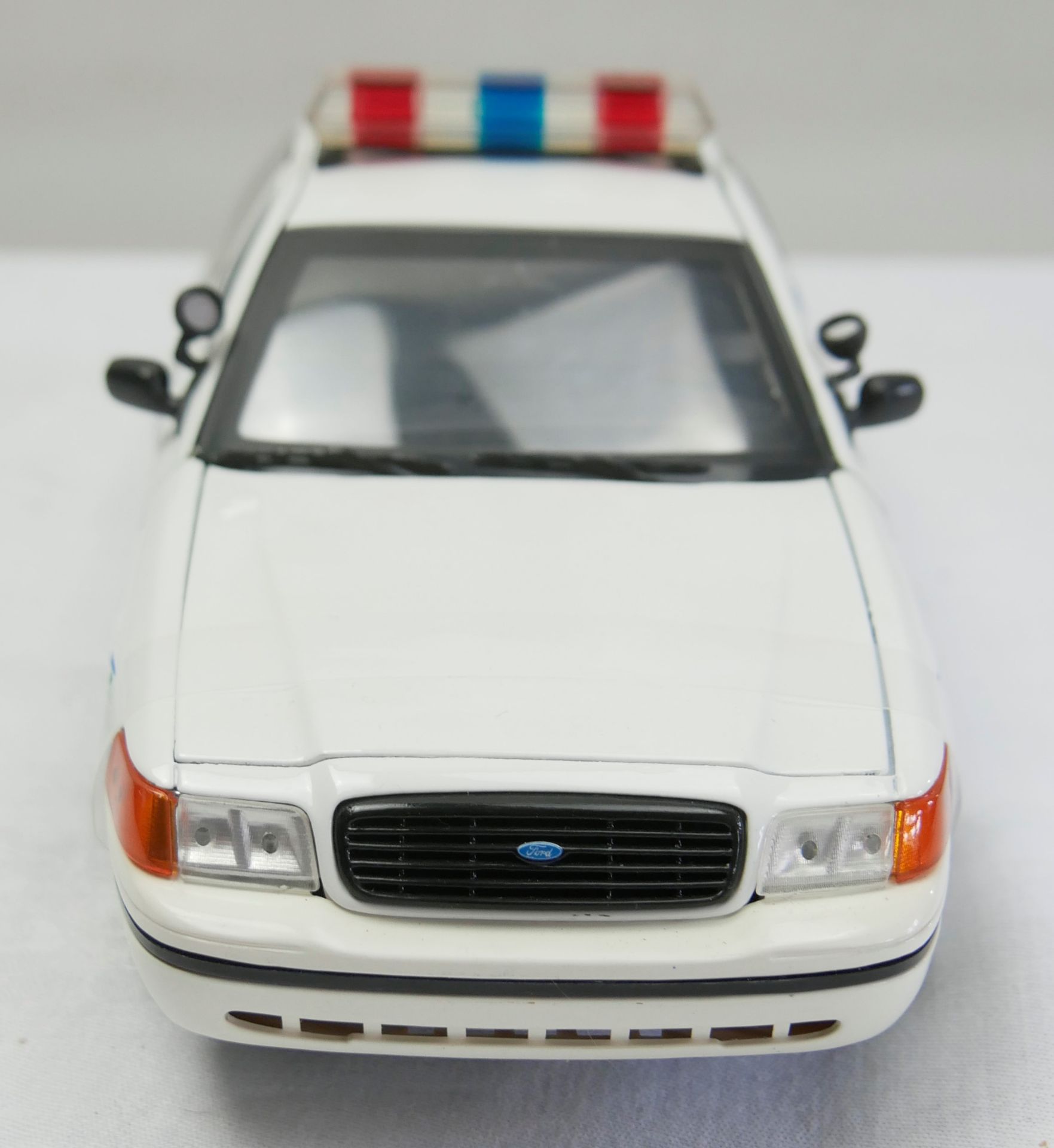 Aus Sammelauflösung! Ford Crown Victoria, "Abbotsford Police" weiß, Modellauto Motor Max Nr. - Image 2 of 3