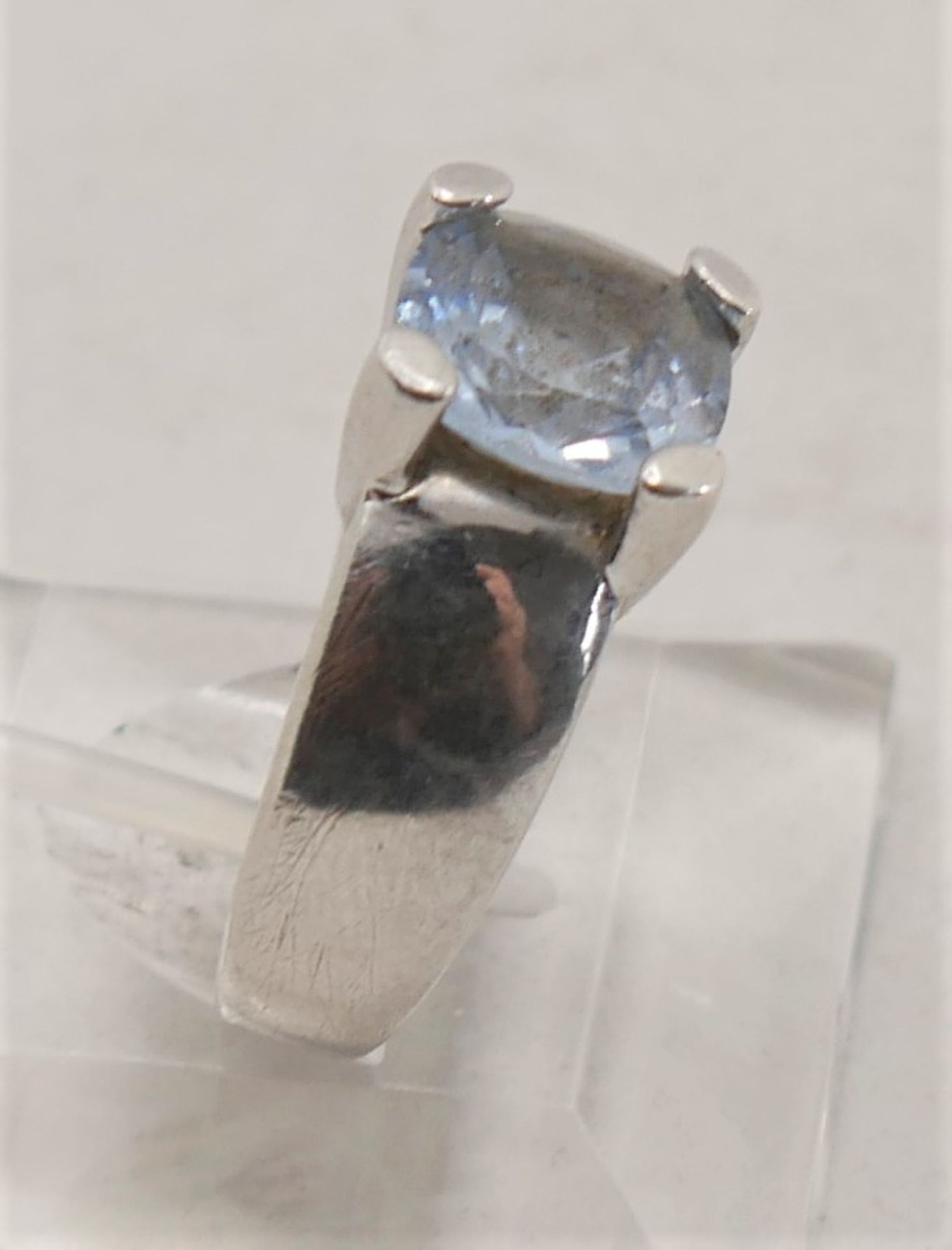 Damenring, 925er Silber gepunzt mit hellblauem Glasstein, Ringgröße 60. - Image 2 of 2