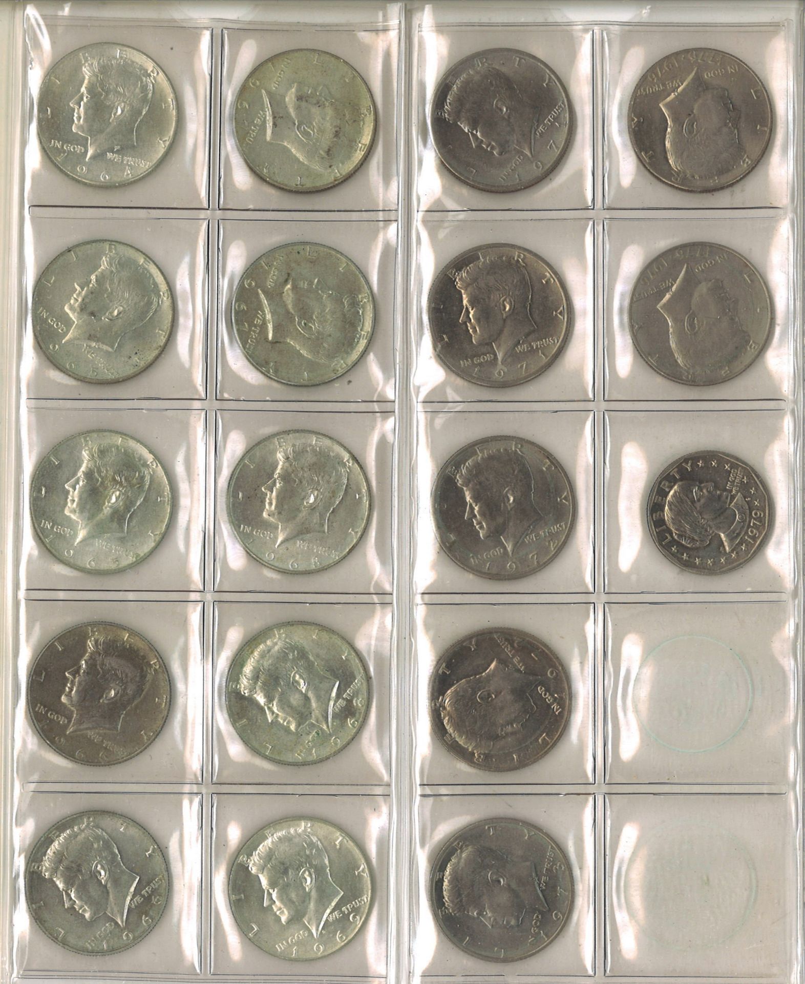 Münzalbum gefüllt mit Münzen aus USA, Jugoslawien, Ungarn, etc. dabei alleine 15 Half-Dollar - Bild 3 aus 5