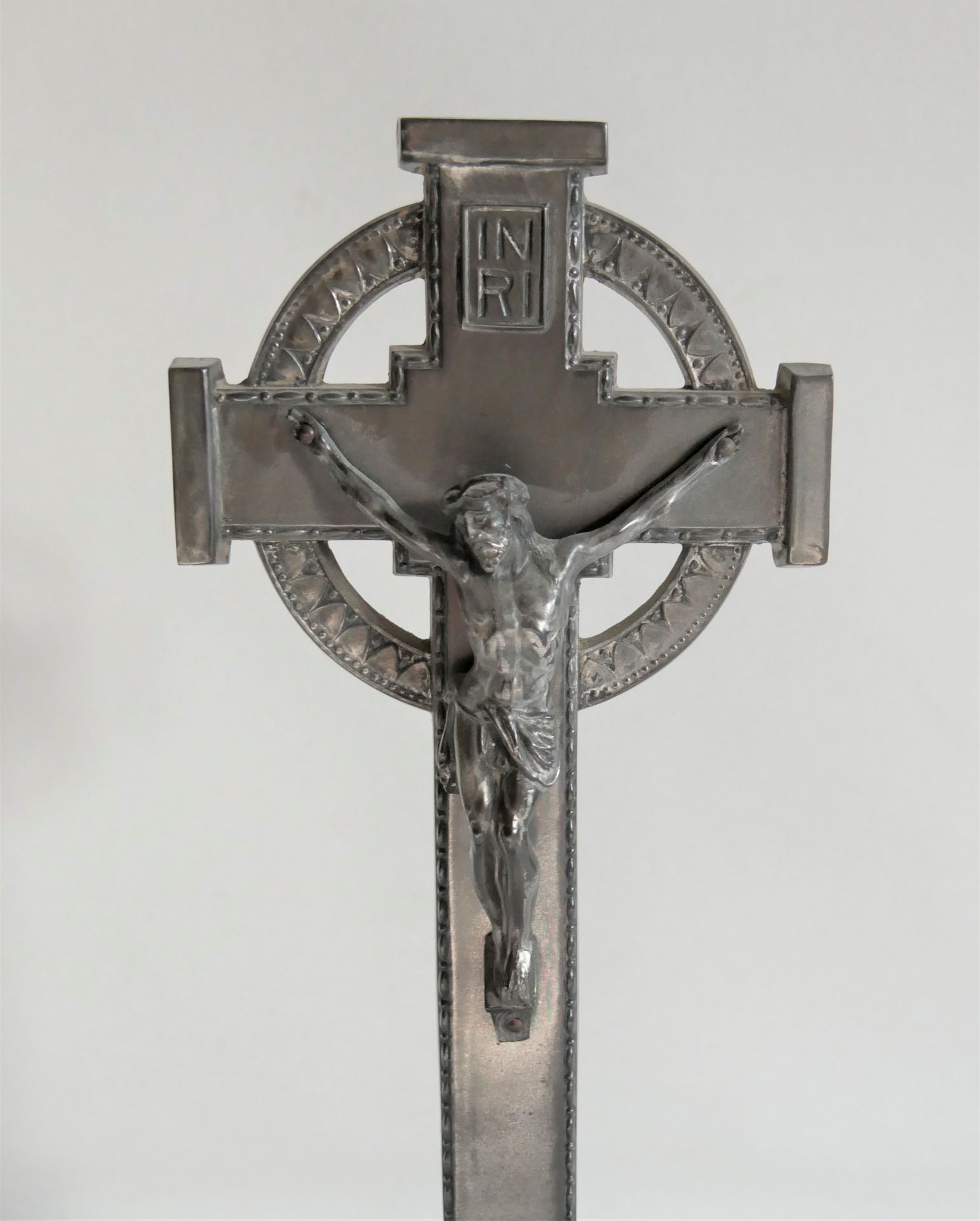 Inri aus Metall, Firma Gienanth, Eisenberg/Pfalz. Höhe ca. 32,5 cm - Image 2 of 3