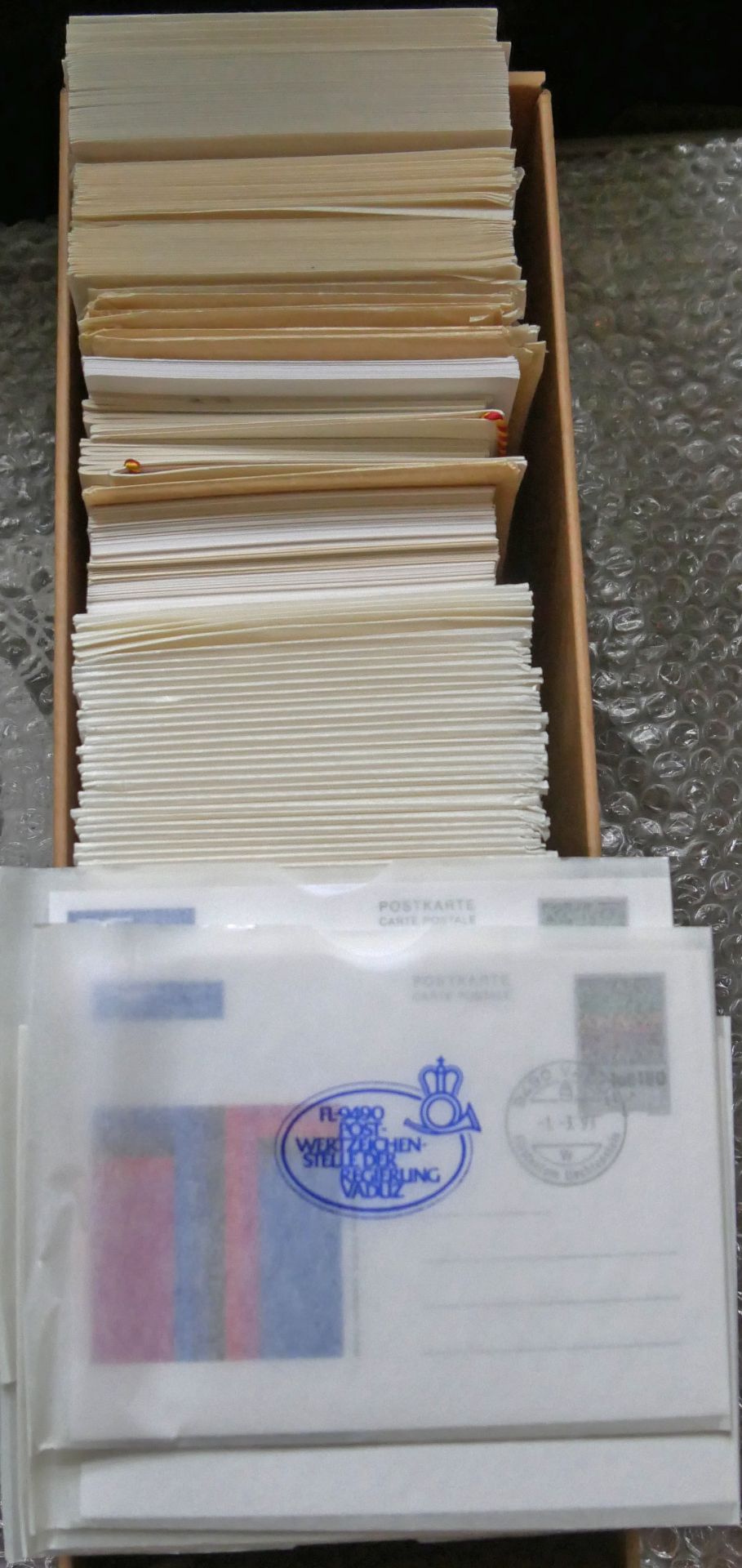 Liechtenstein, 1973/1993, Lagerbestand mit 1348 Sonderkarten und meist Ganzsachen mit Bild,