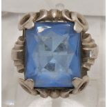 835er Silber Damenring mit großem blauen Glasstein. Ringgröße 52
