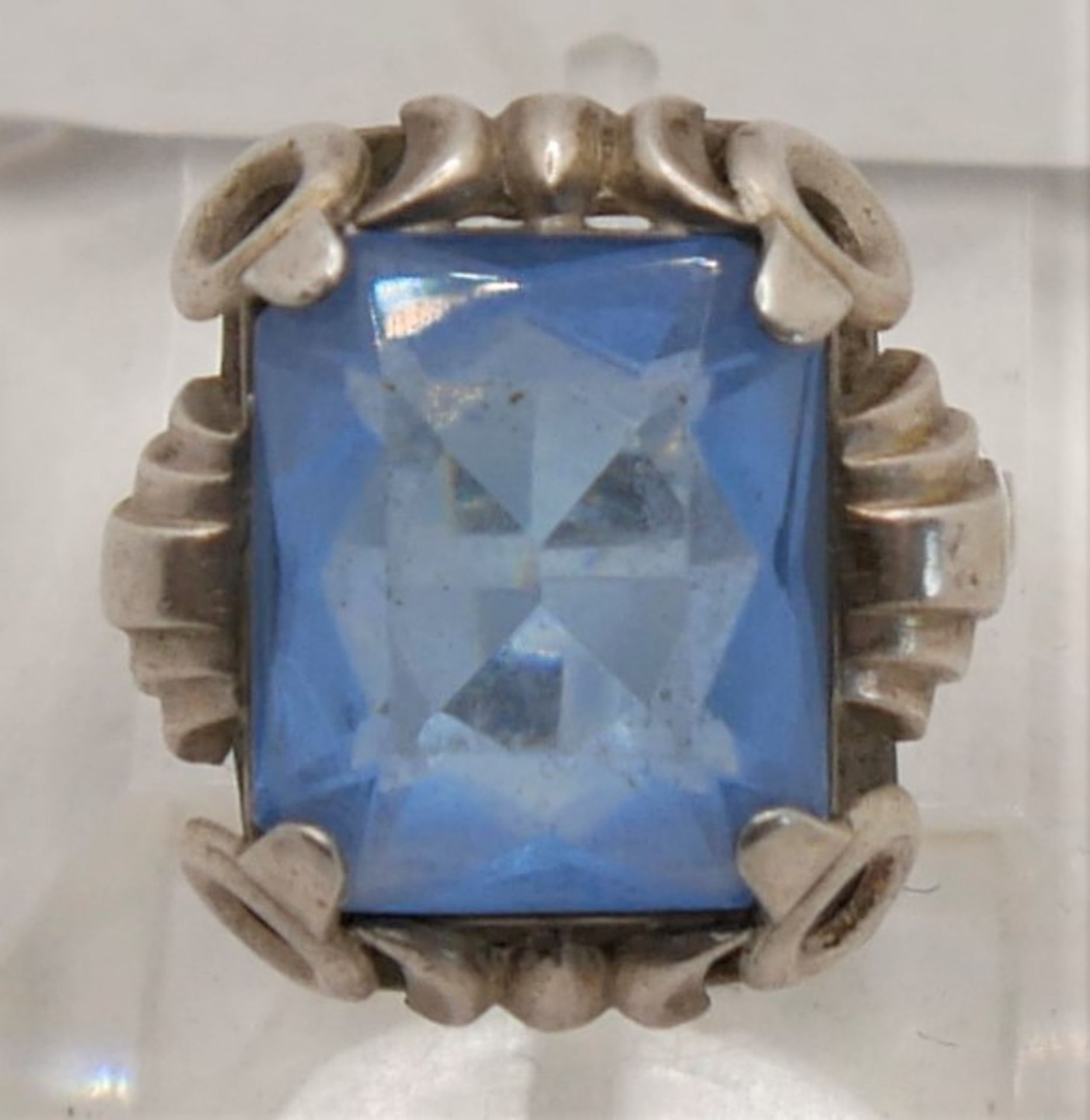 835er Silber Damenring mit großem blauen Glasstein. Ringgröße 52