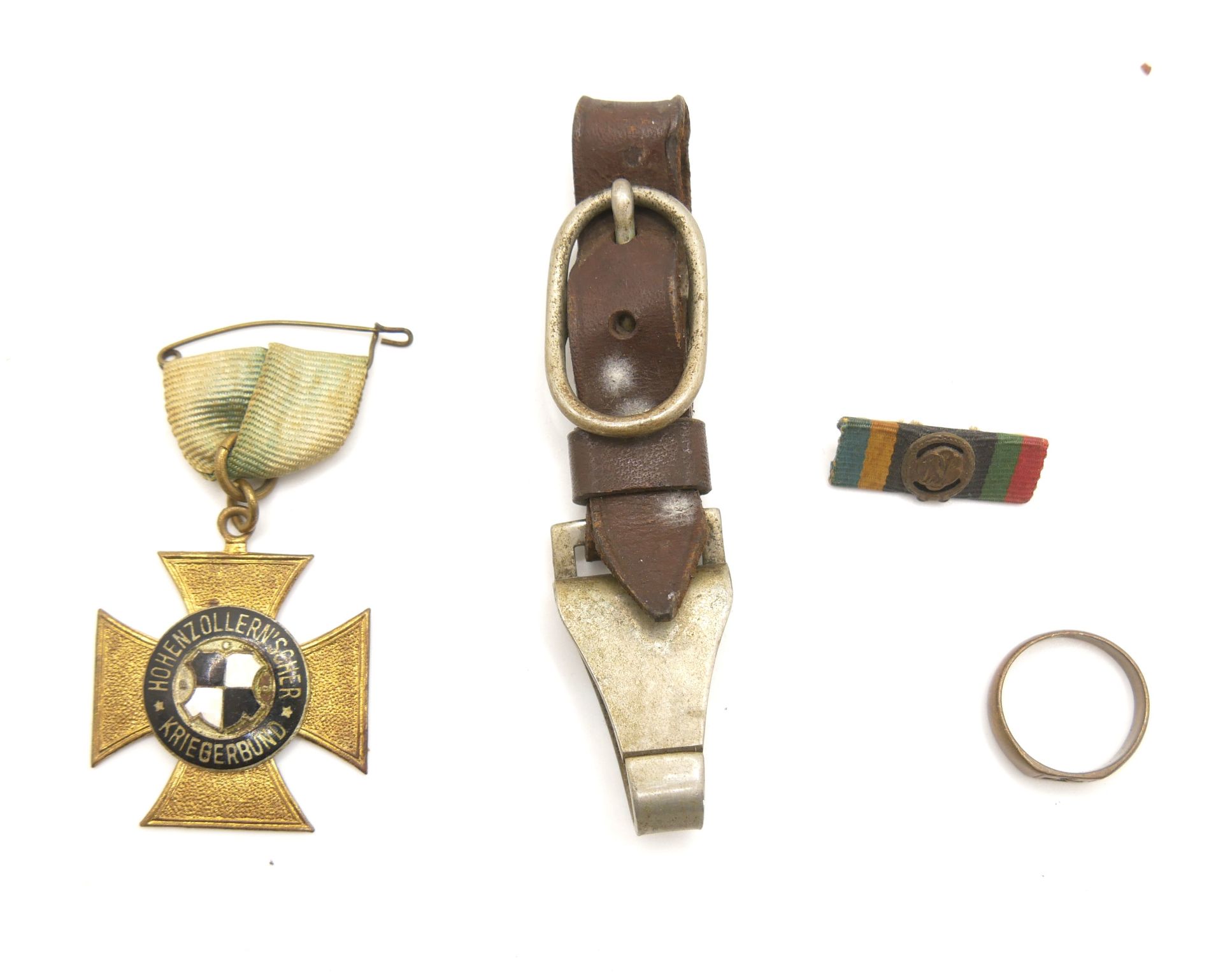 Lot Militaria 1. Weltkrieg, dabei Ring, Medaille, etc. Aus Auflösung.