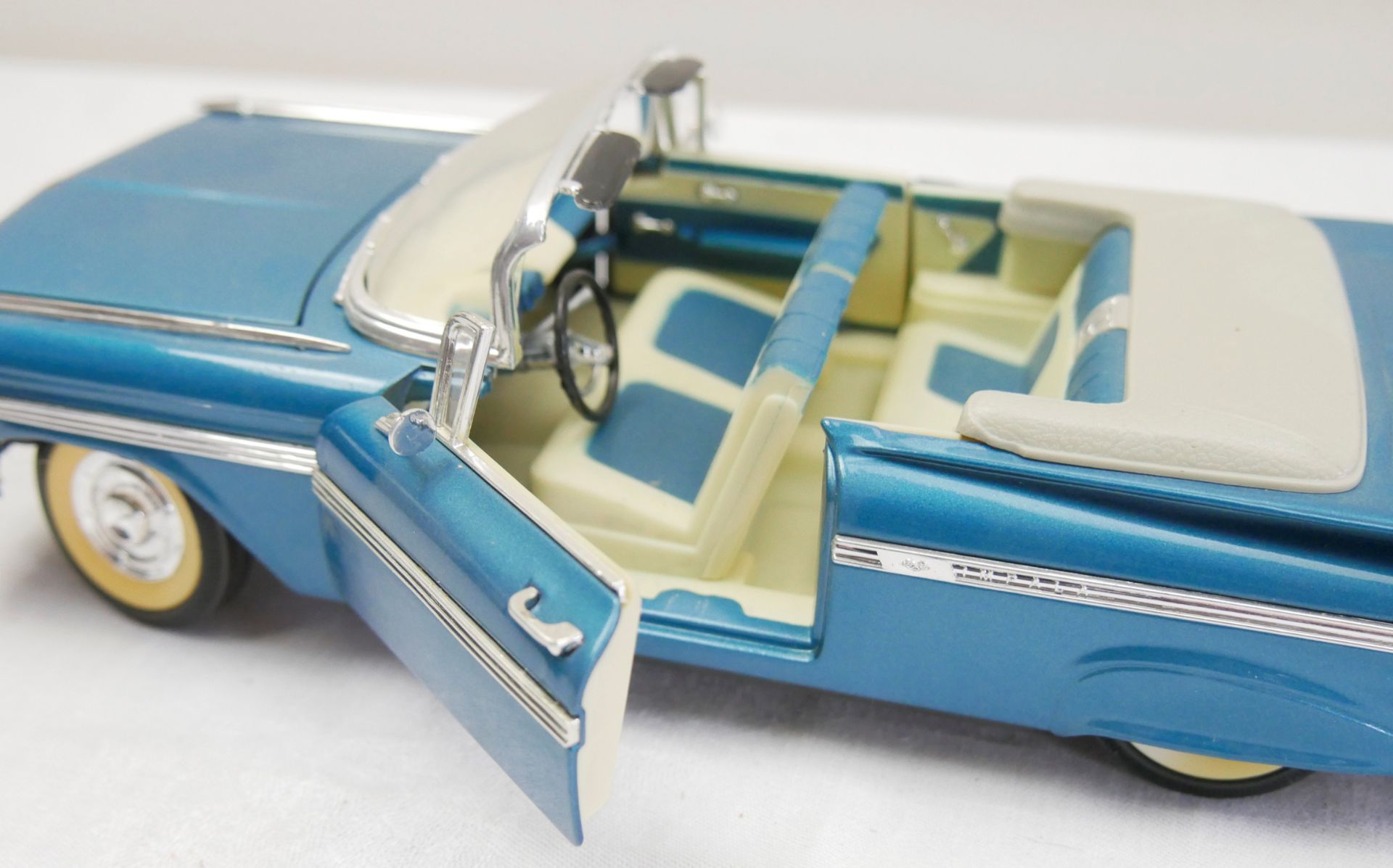 Aus Sammelauflösung! 59´Chevrolet, blau metallic, Modellauto Nr. 92118/9. Maßstab 1:18, Türen und - Image 2 of 3