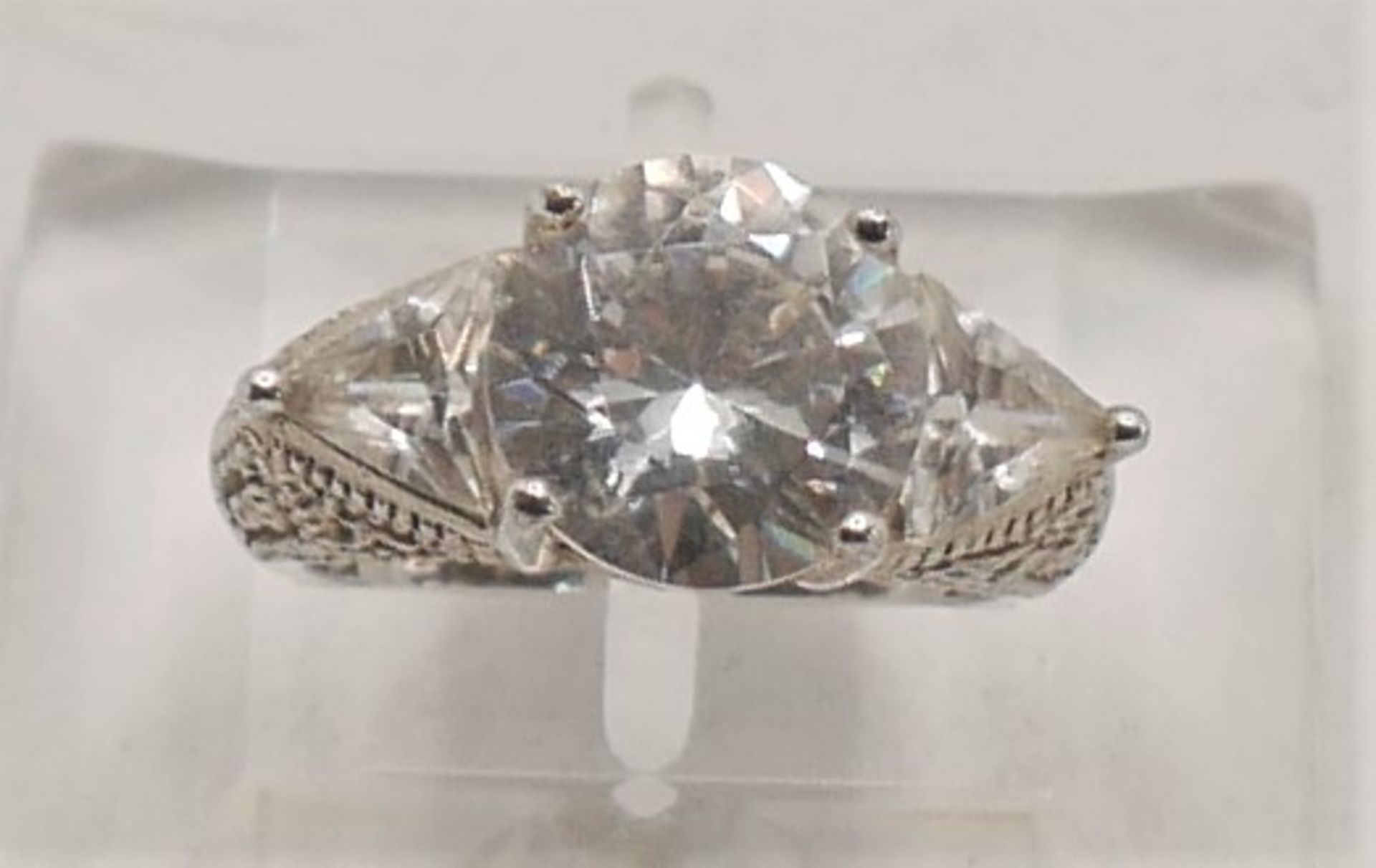 Damenring 925er Silber gepunzt, besetzt mit großem Glasstein, Ringgröße 51. - Image 2 of 2