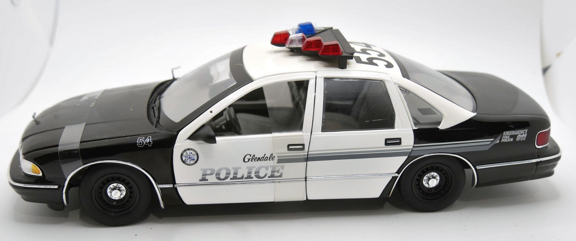 Aus Sammelauflösung! Chevrolet Caprice, "Glendale Police" schwarz, weiß. Modellauto UT Models.