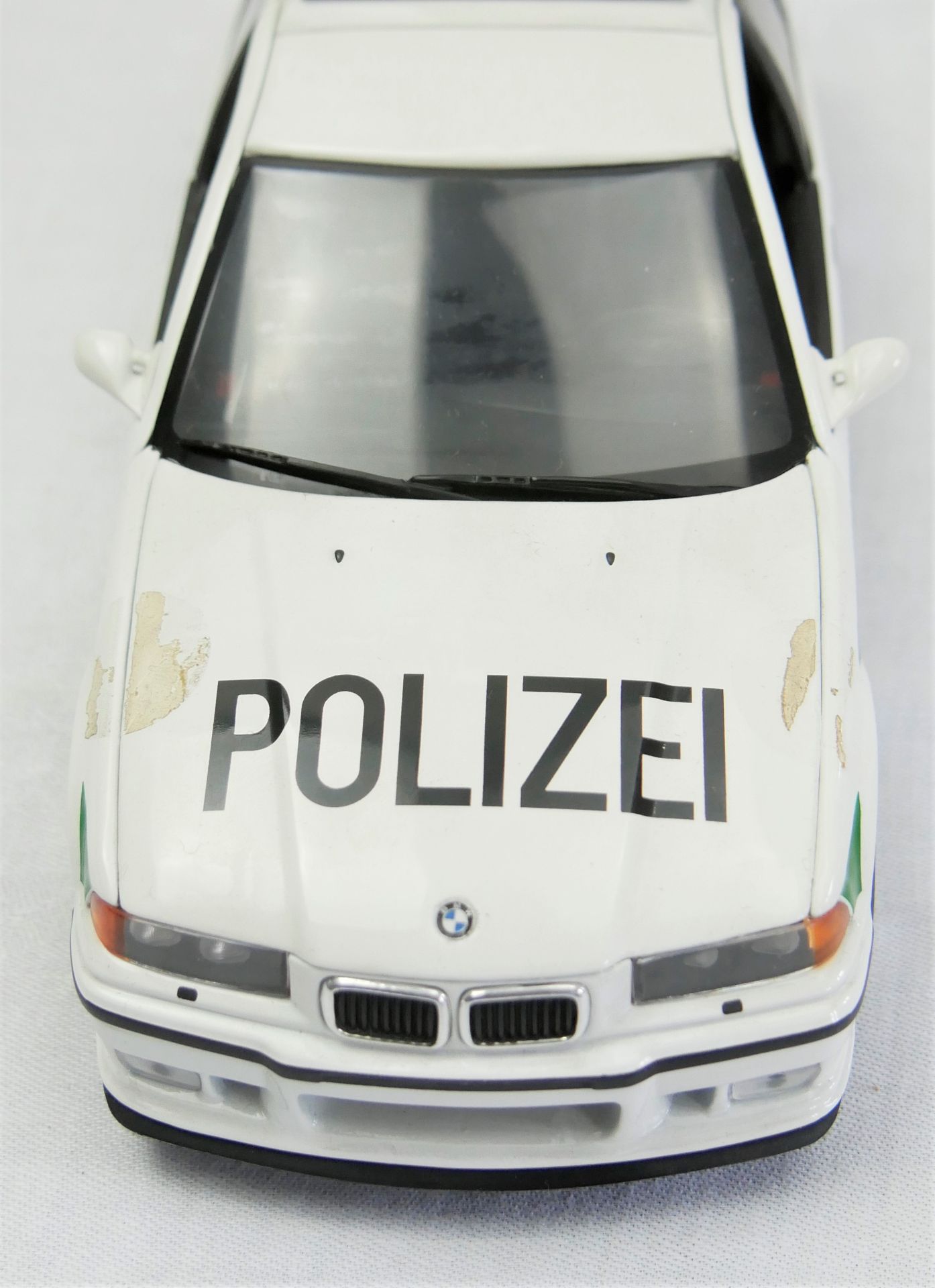 Aus Sammelauflösung! BMW 3 series, weiß metallic grün , Modellauto UT Models "Polizei", Maßstab 1: - Image 2 of 3