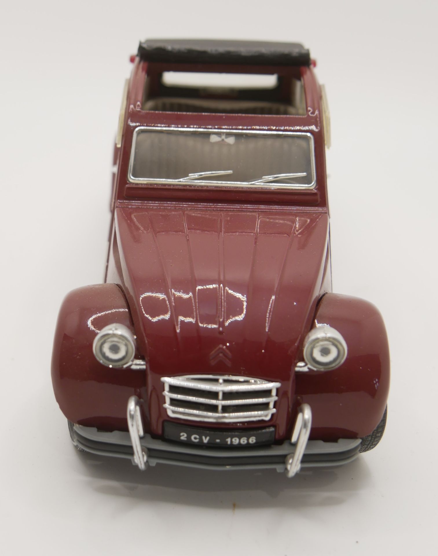 Aus Sammelauflösung! Citroen 2CV, rot metallic. Modellauto Solido. Maßstab 1:18 - Image 2 of 4