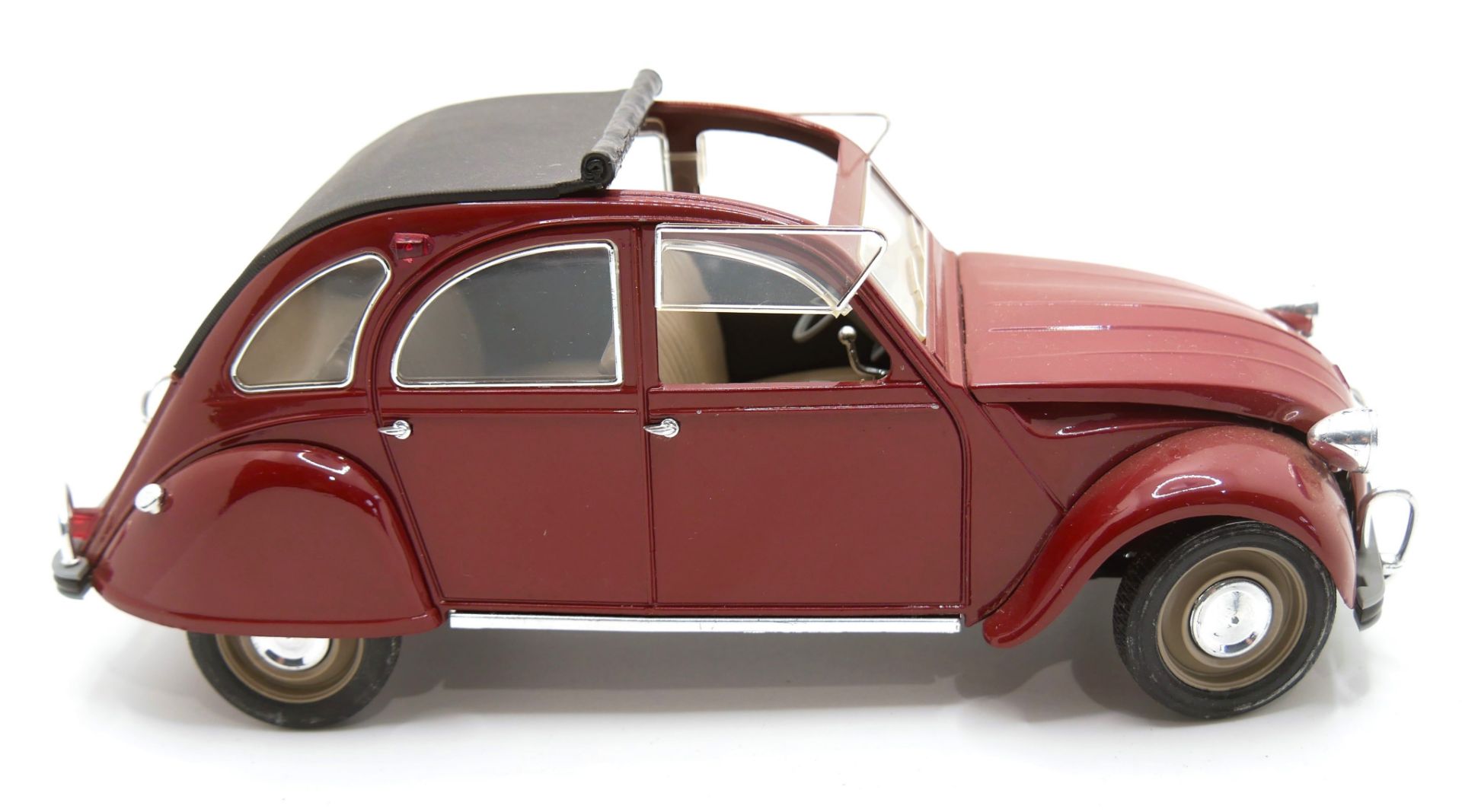 Aus Sammelauflösung! Citroen 2CV, rot metallic. Modellauto Solido. Maßstab 1:18 - Image 3 of 4