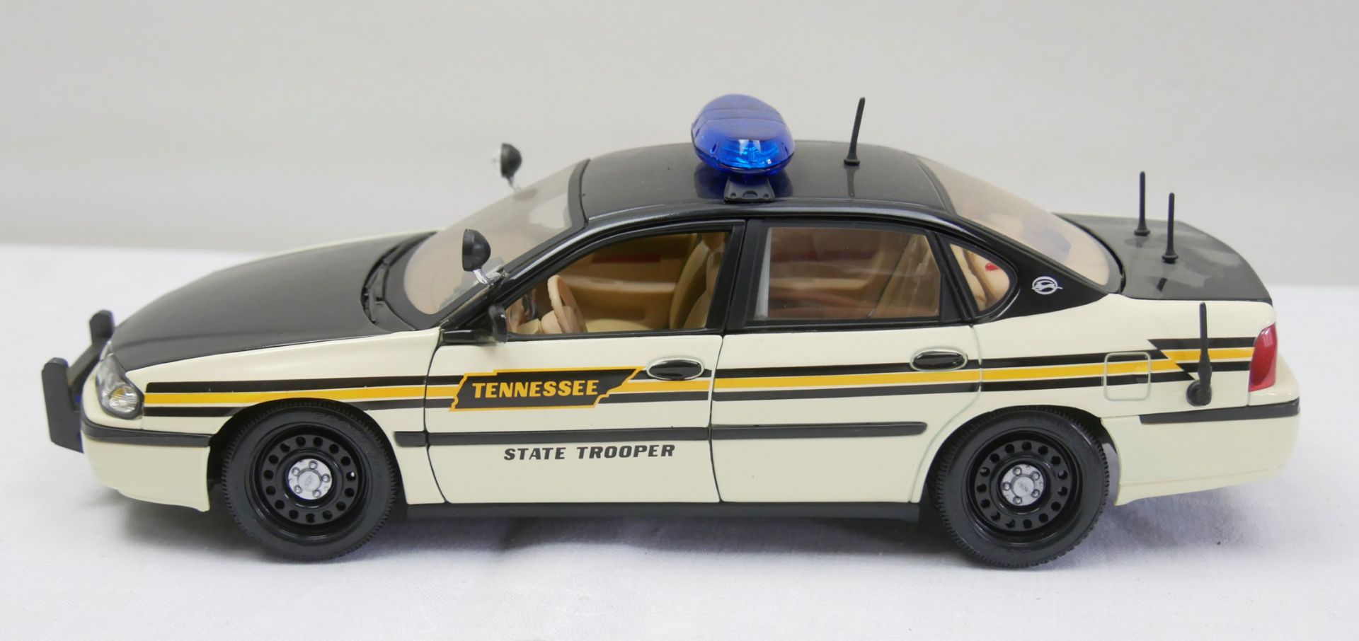 Aus Sammelauflösung! 2000 Chevrolet Impala, "Tennessee State Trooper" schwarz metallic, creme,