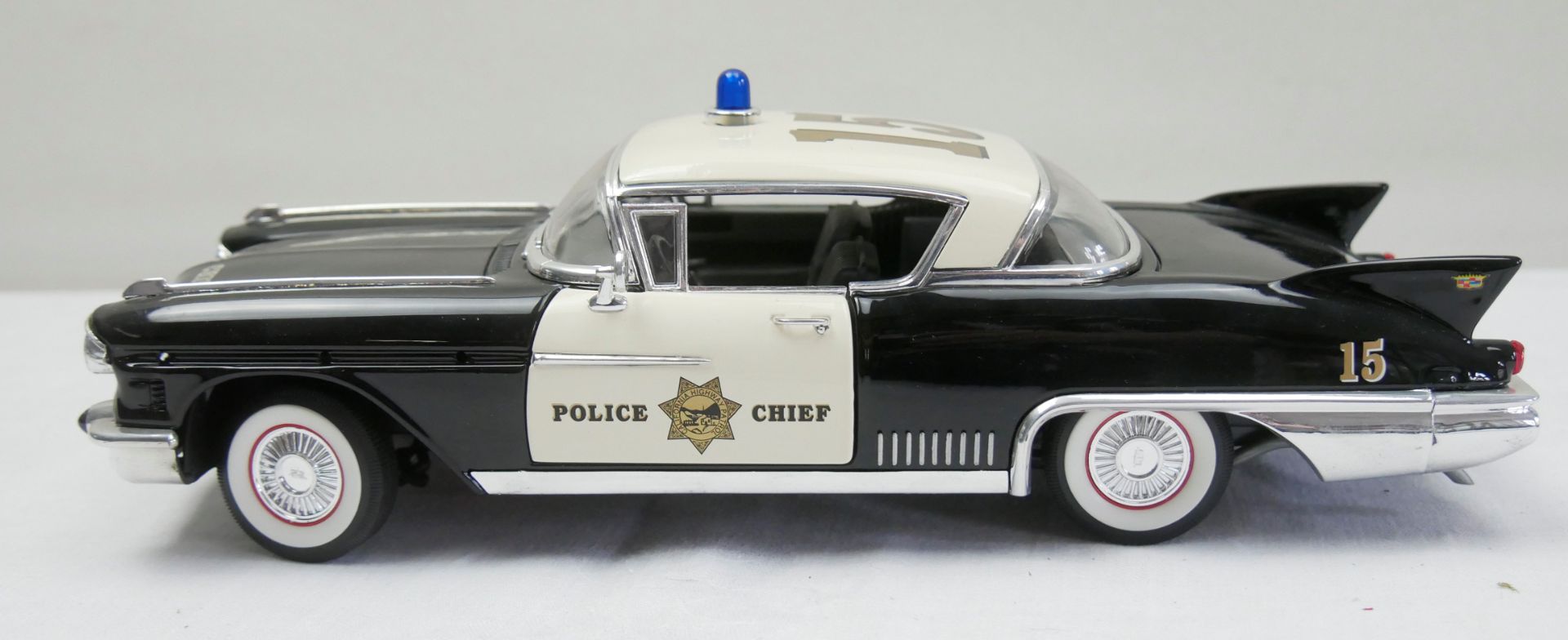 Aus Sammelauflösung! Cadillac Eldorado Seville, "Police Chief 15" schwarz metallic, Modellauto Nr.